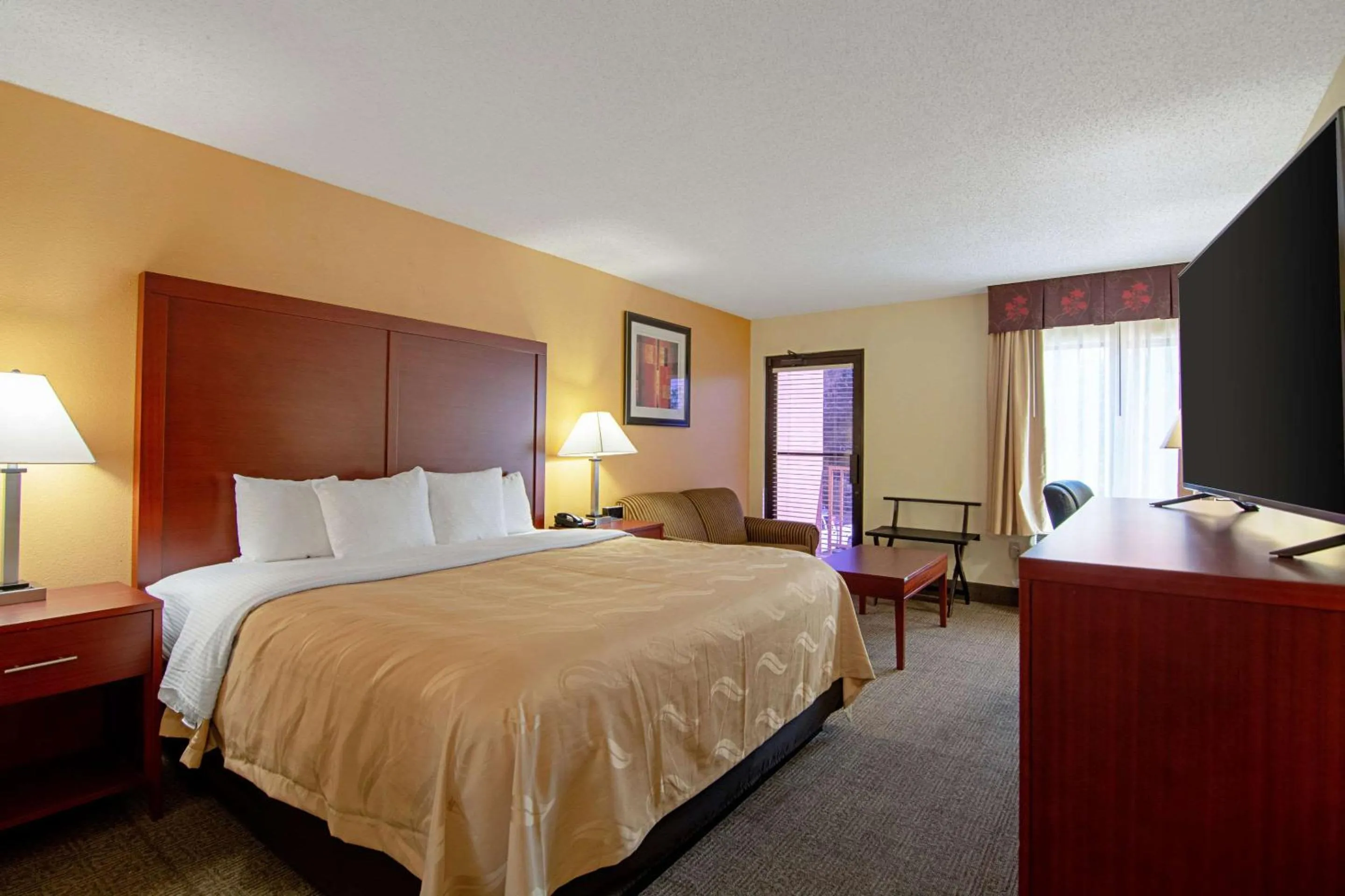 Photo of the whole room, Bed in Quality Inn & Suites Richburg I-77