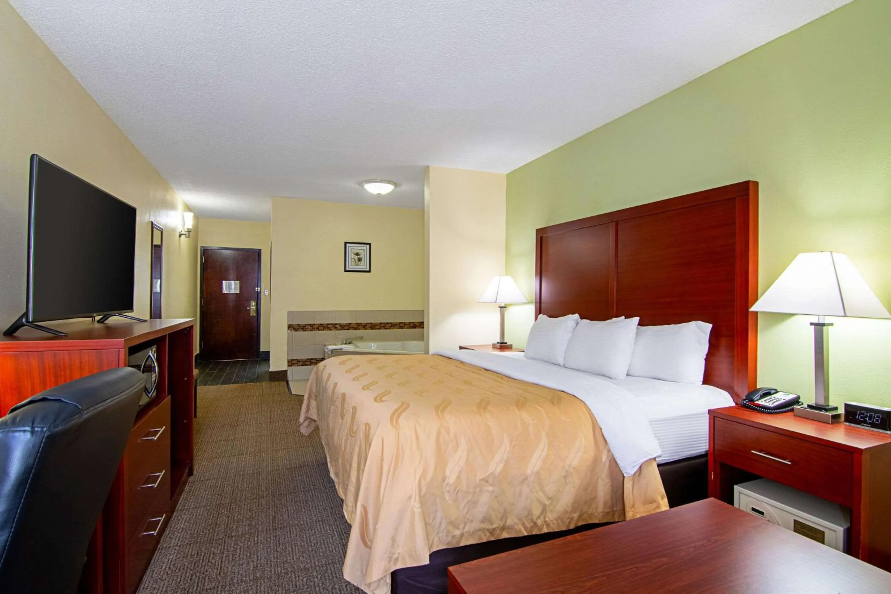 Photo of the whole room, Bed in Quality Inn & Suites Richburg I-77