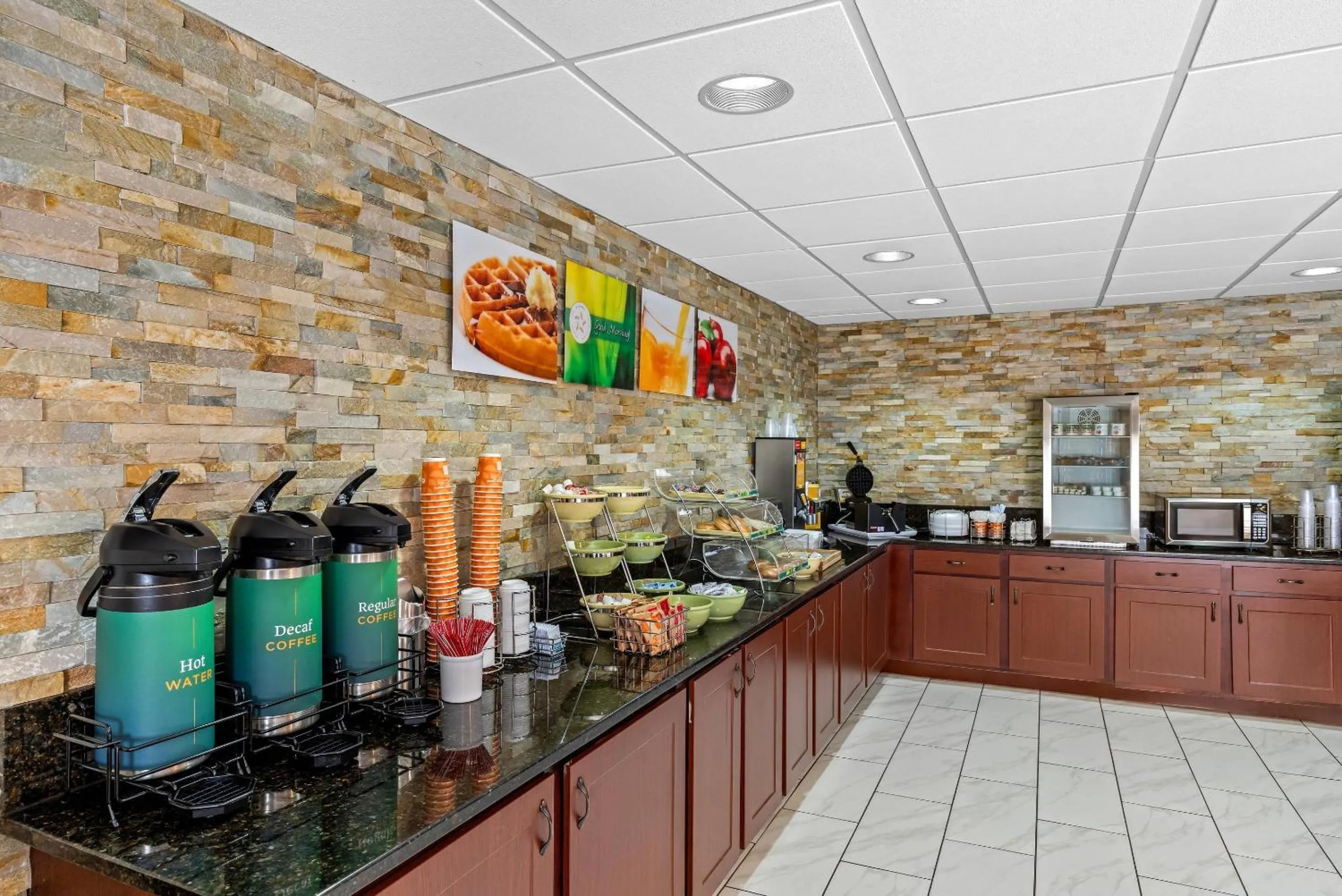 Breakfast in Quality Inn & Suites Richburg I-77