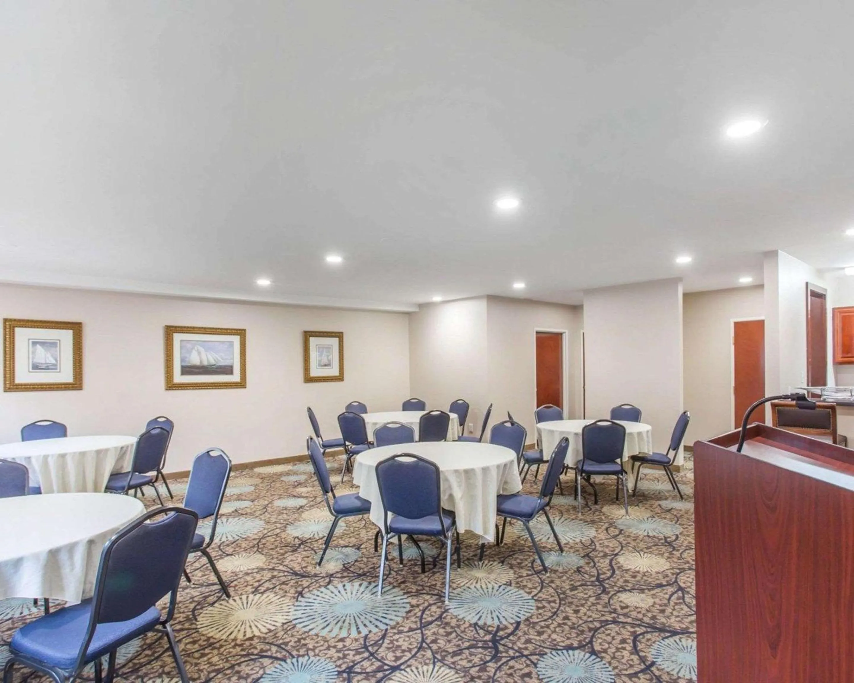 Meeting/conference room in Comfort Inn & Suites Patriots Point