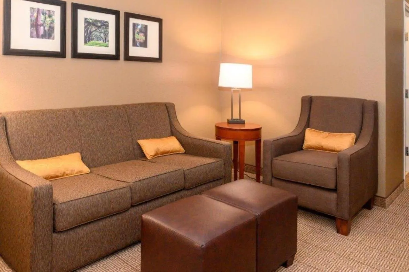 Seating area in Comfort Inn & Suites Patriots Point