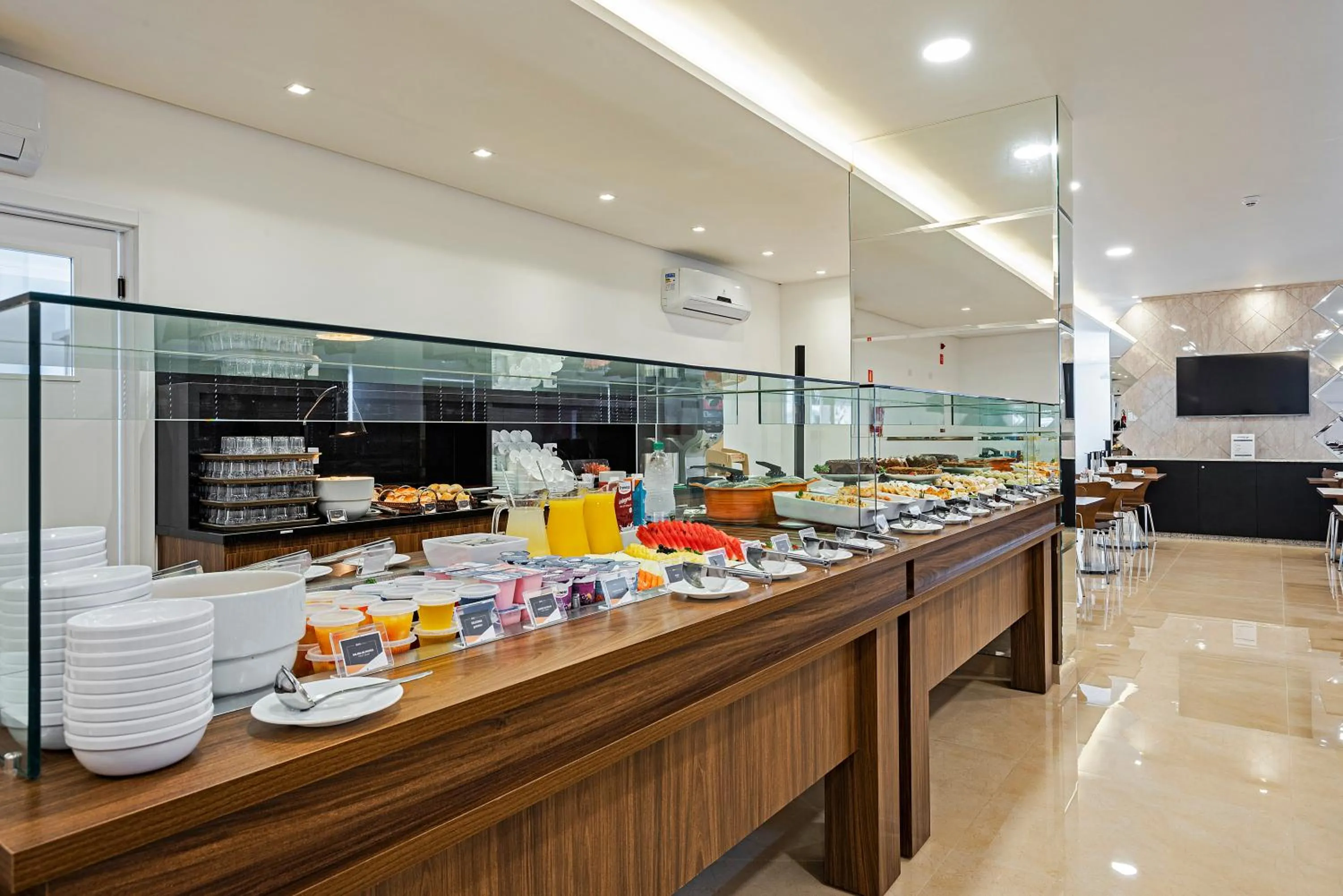 Buffet breakfast in Slim Curitiba João Bettega