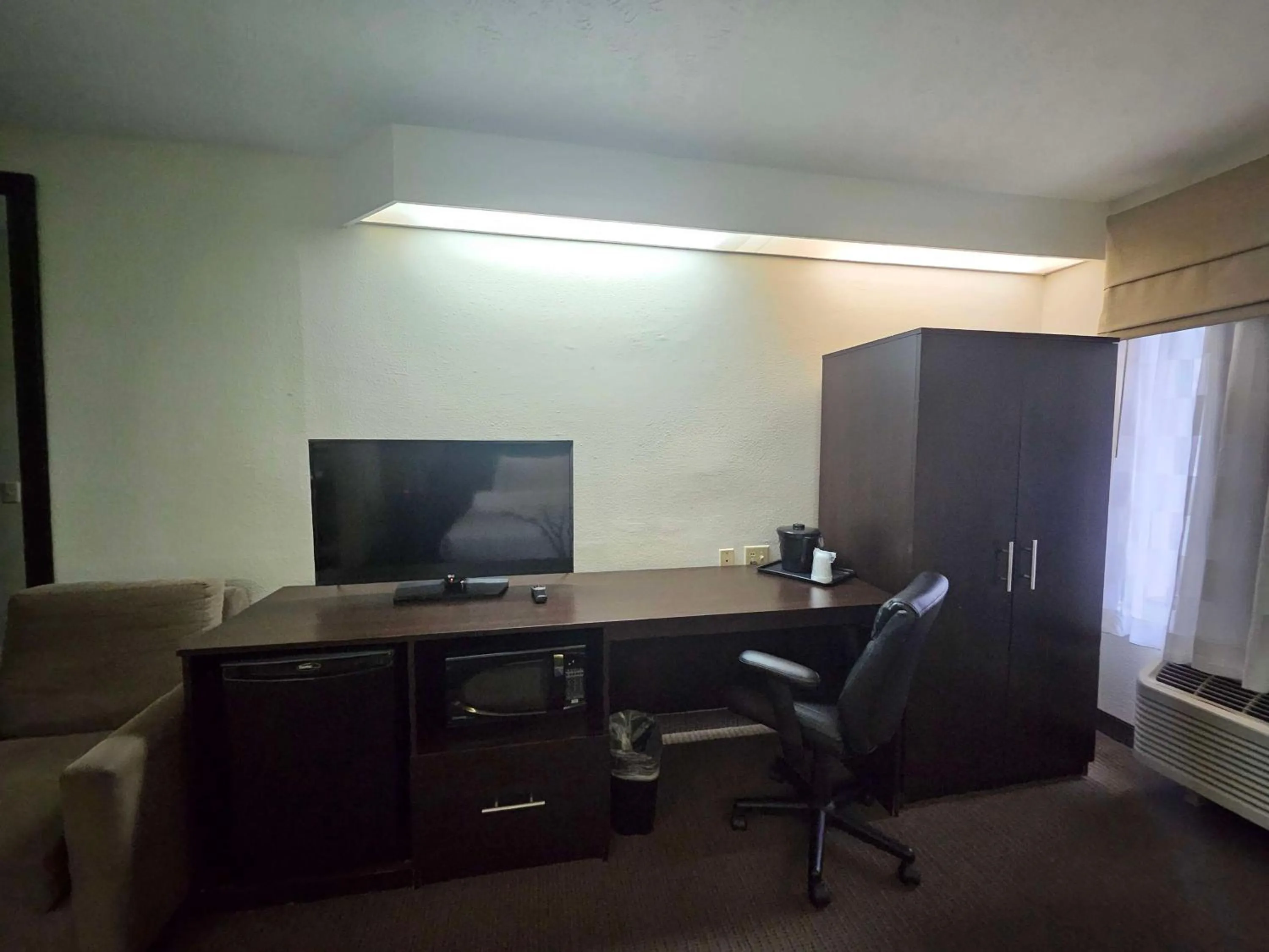 Bedroom in SureStay by Best Western Summerville Flowertown