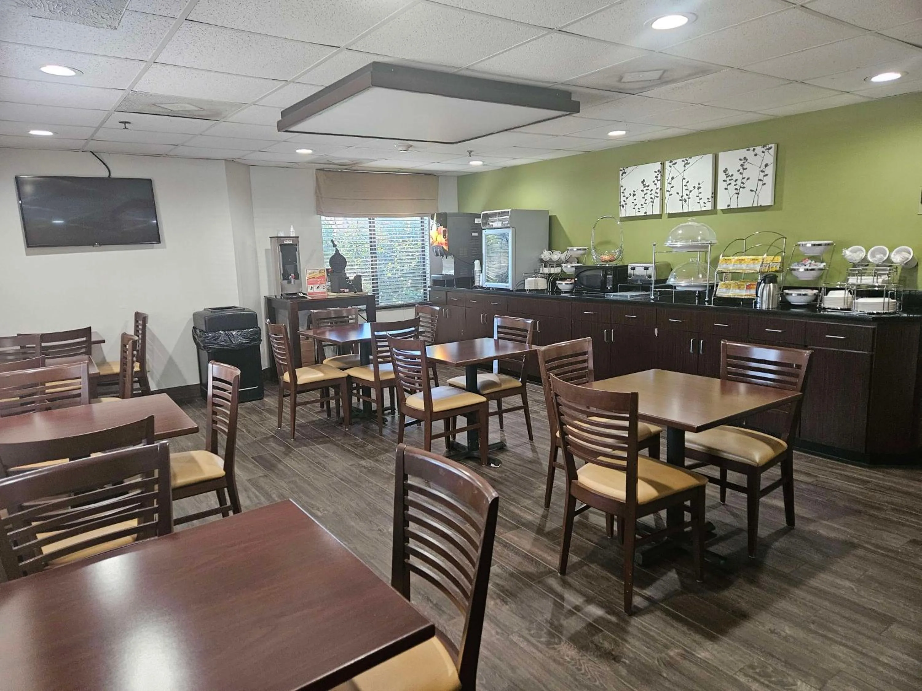 Breakfast in SureStay by Best Western Summerville Flowertown