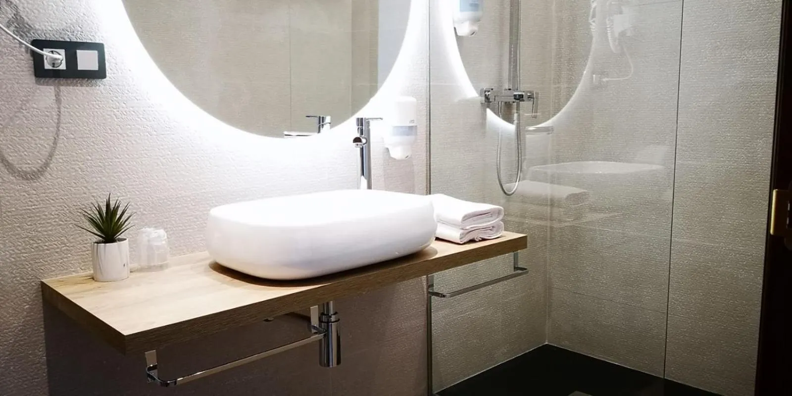 Bathroom in Hotel QB Almagro Centro