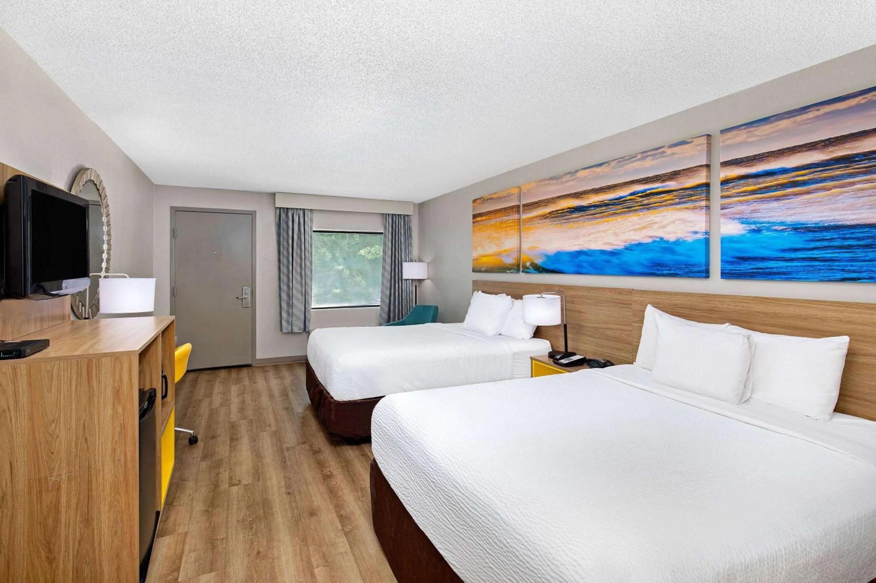 Photo of the whole room, Bed in Days Inn by Wyndham St George