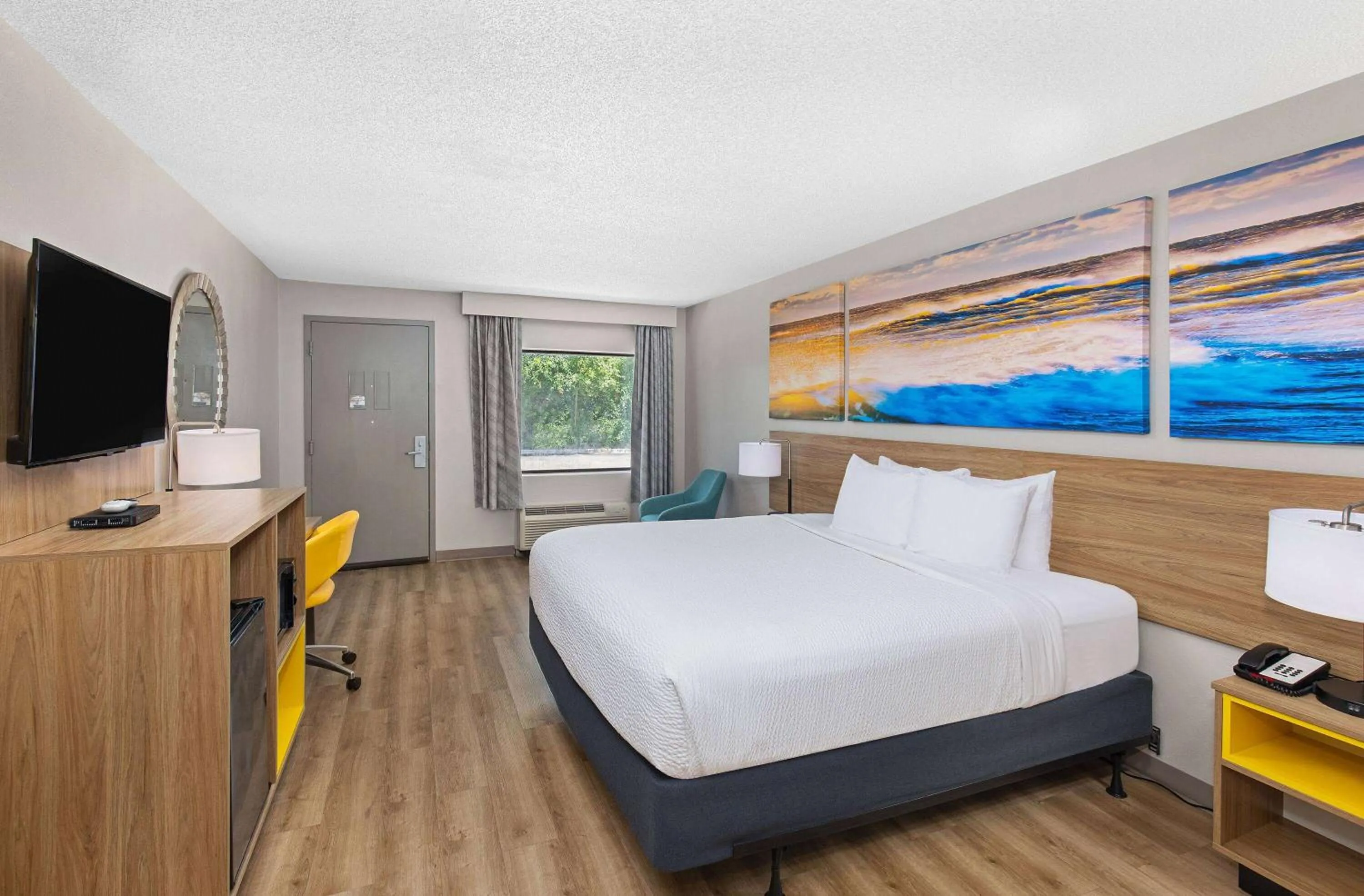 Photo of the whole room, Bed in Days Inn by Wyndham St George