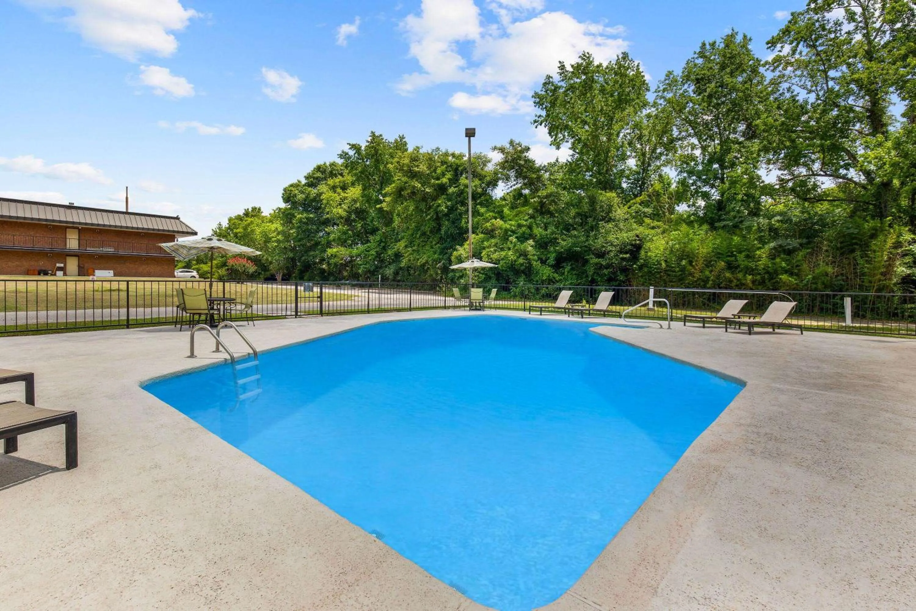 Swimming pool in Days Inn by Wyndham St George