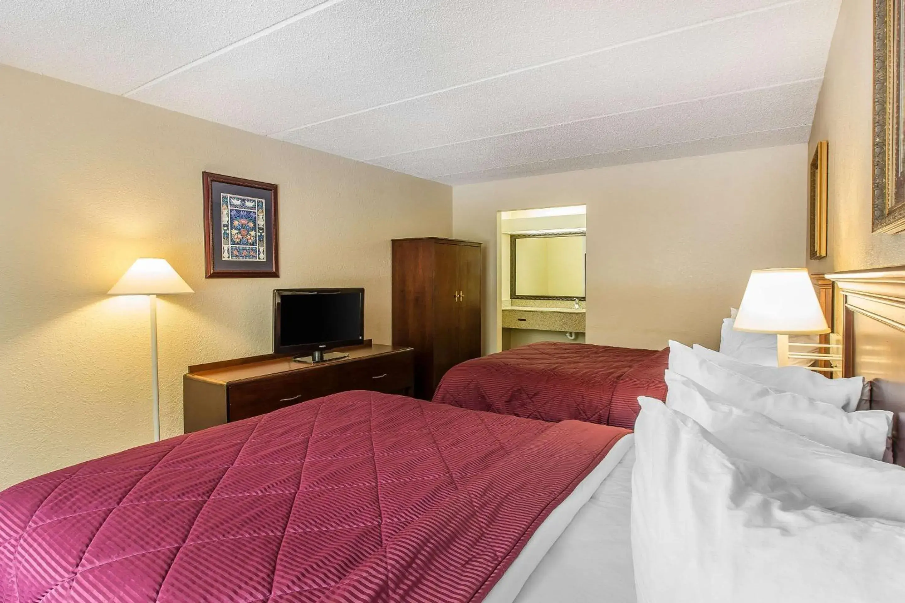 Queen Room with Two Queen Beds - Smoking in Quality Inn & Suites Easley - Greenville Queen Room with Two Queen Beds - Smoking in Quality Inn & Suites Easley - Greenville