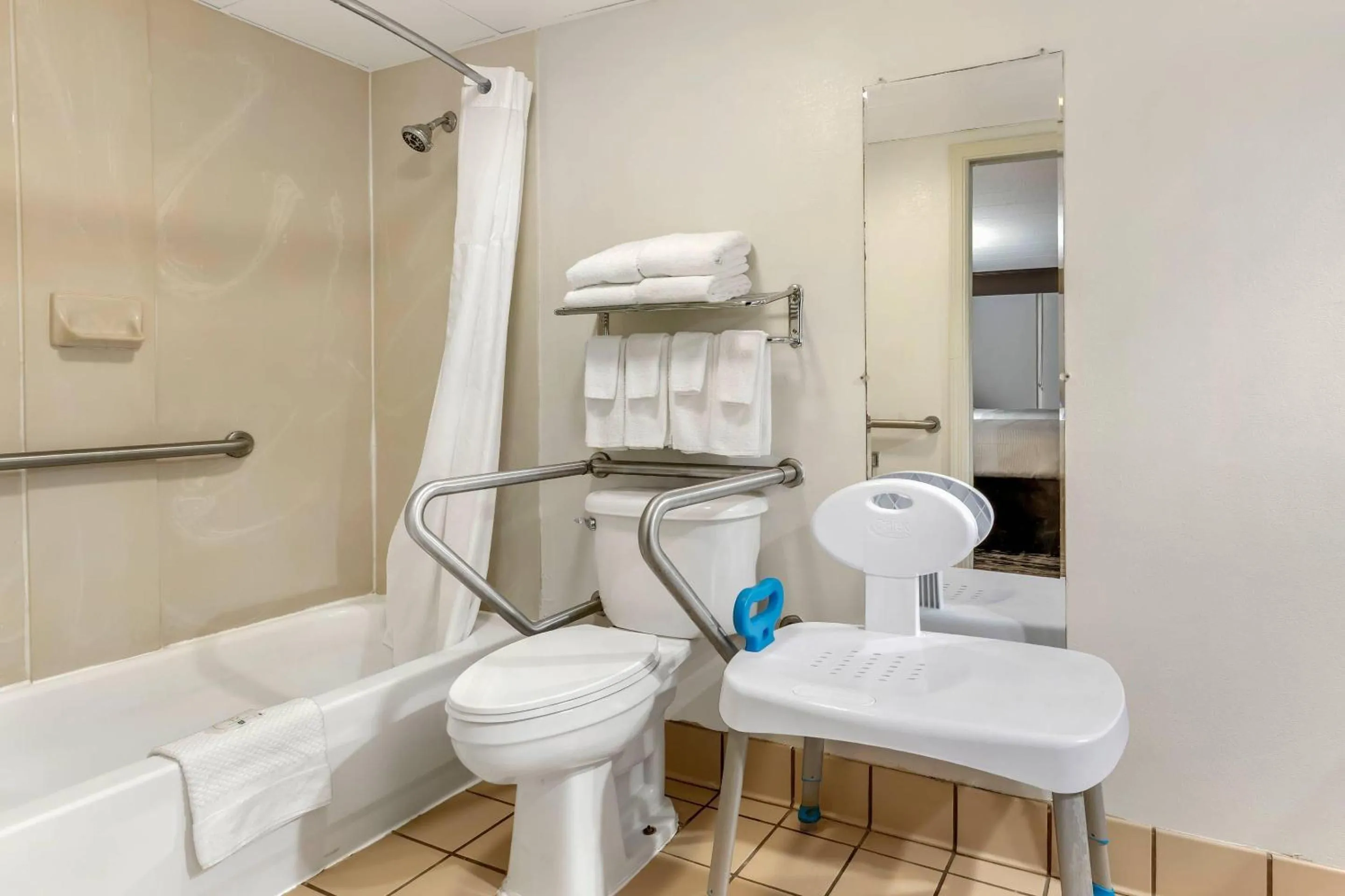 Bedroom in Quality Inn & Suites Easley - Greenville