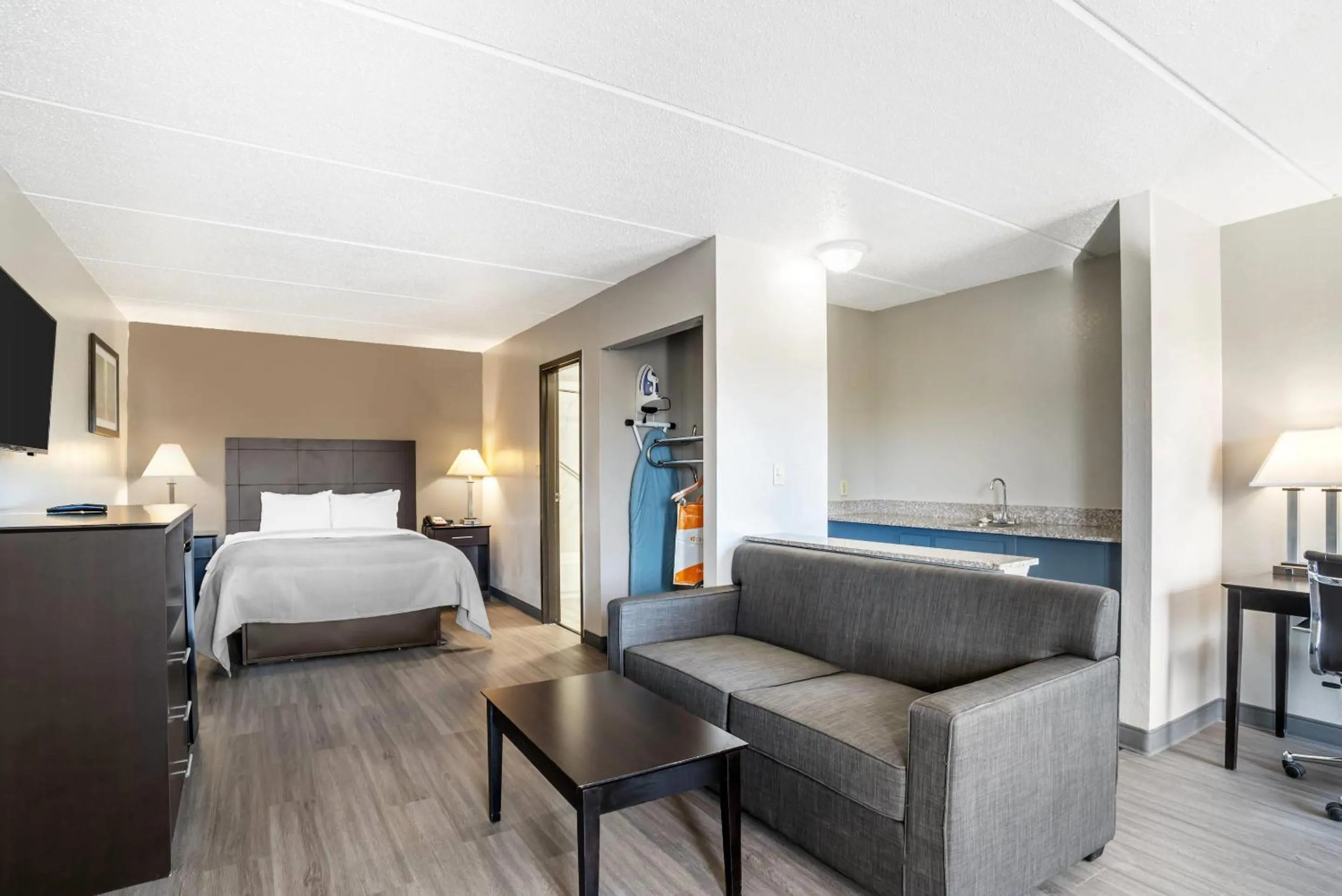 Bedroom, Bed in Quality Inn Simpsonville-Greenville