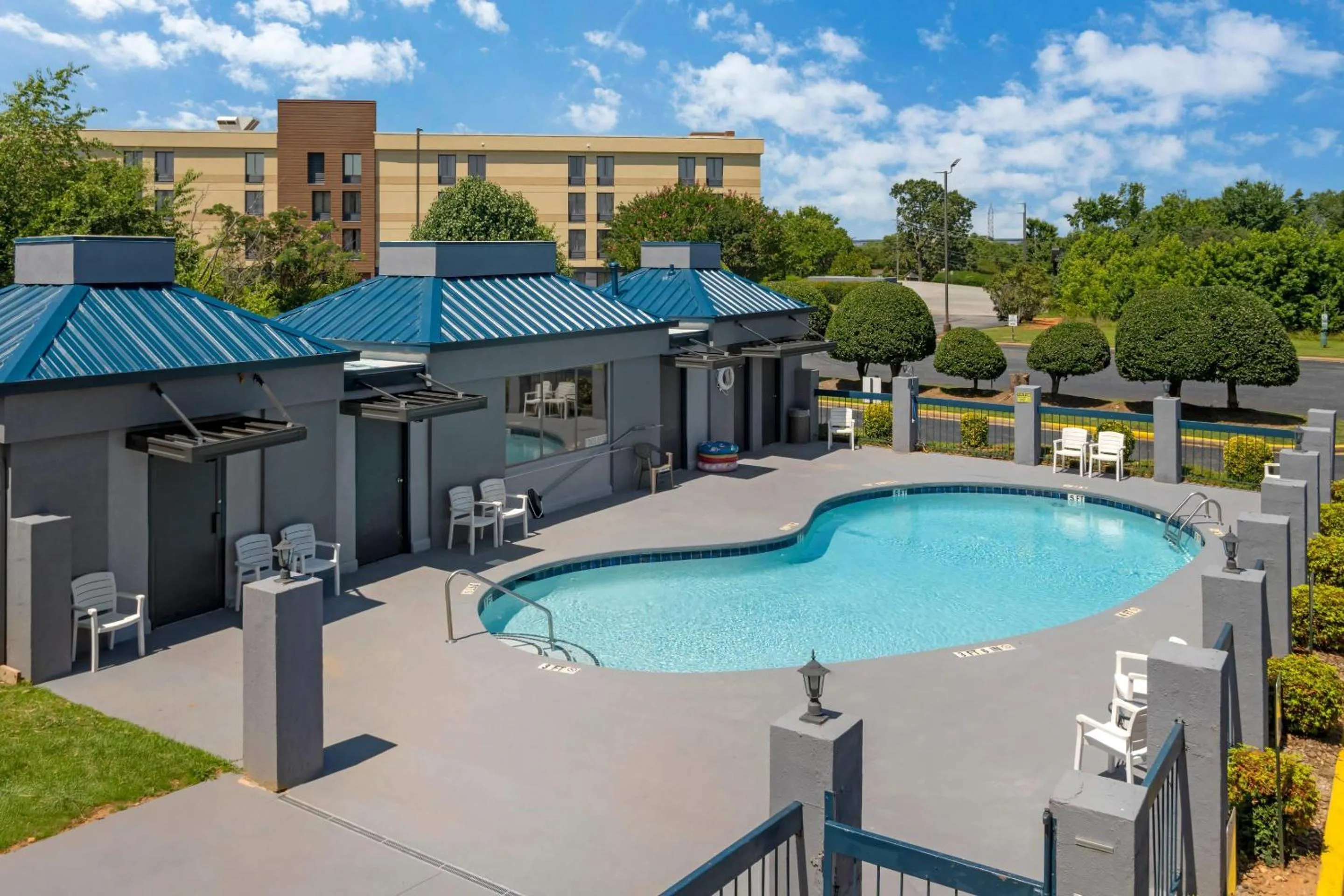 Swimming pool in Quality Inn Simpsonville-Greenville