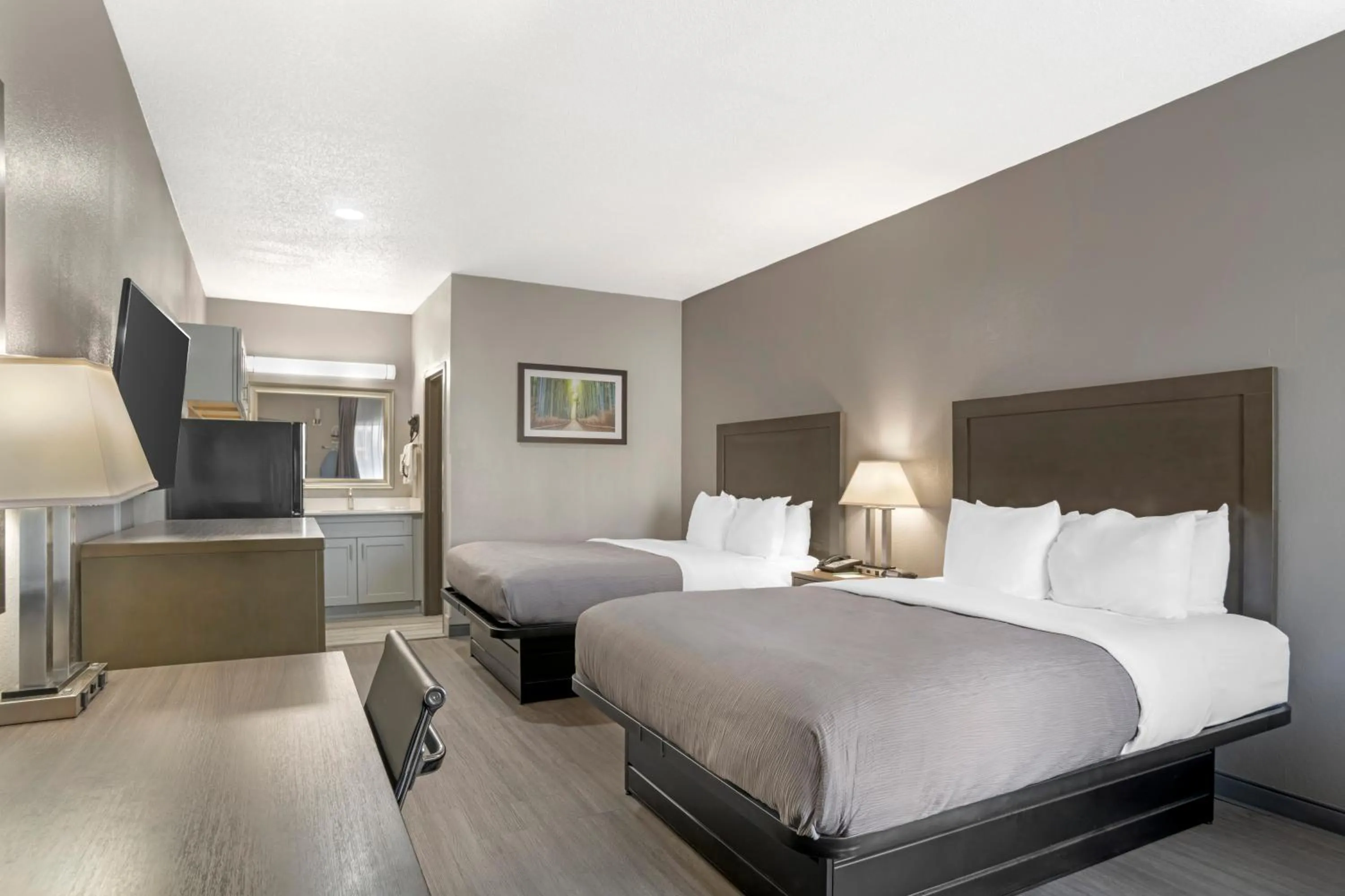 Bed in Quality Inn Simpsonville-Greenville