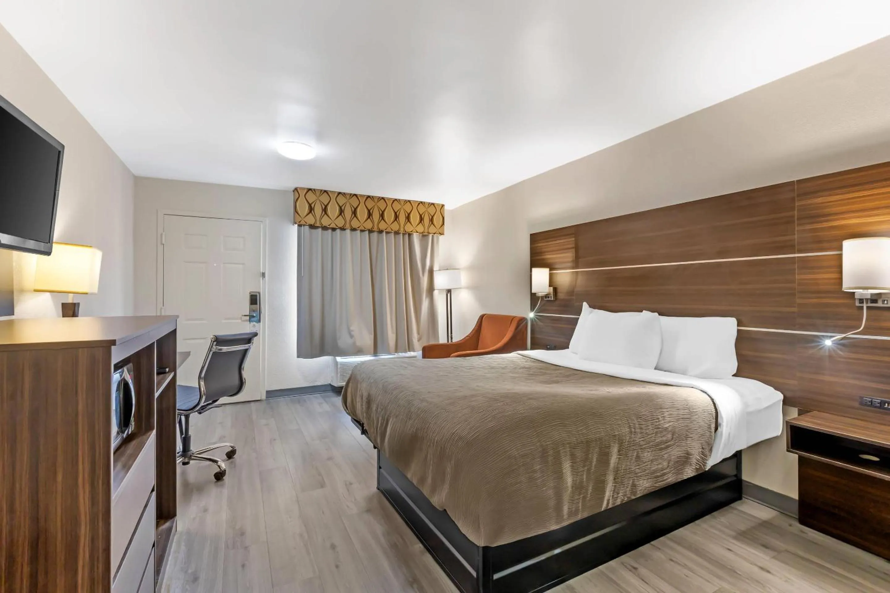 Bedroom, Bed in Quality Inn & Suites Orangeburg