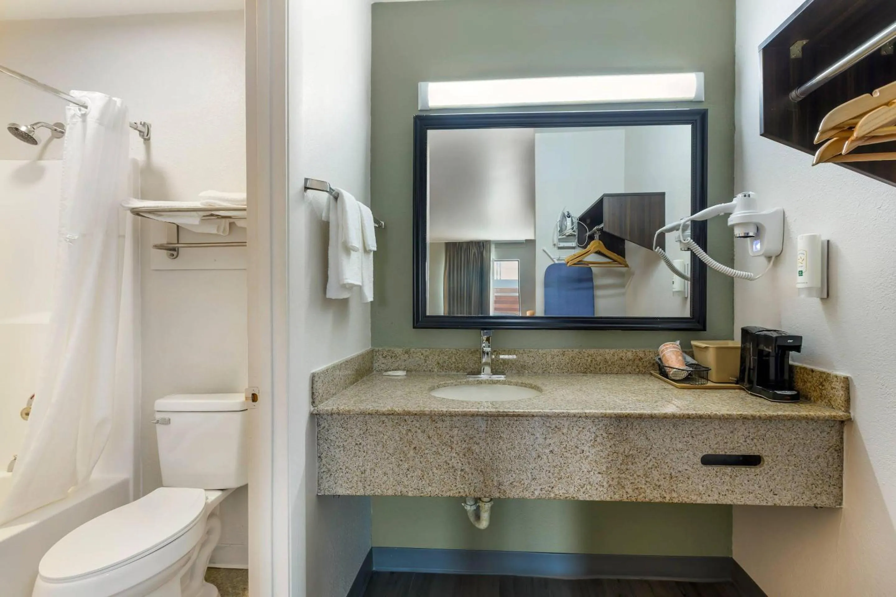 Bedroom in Quality Inn & Suites Orangeburg