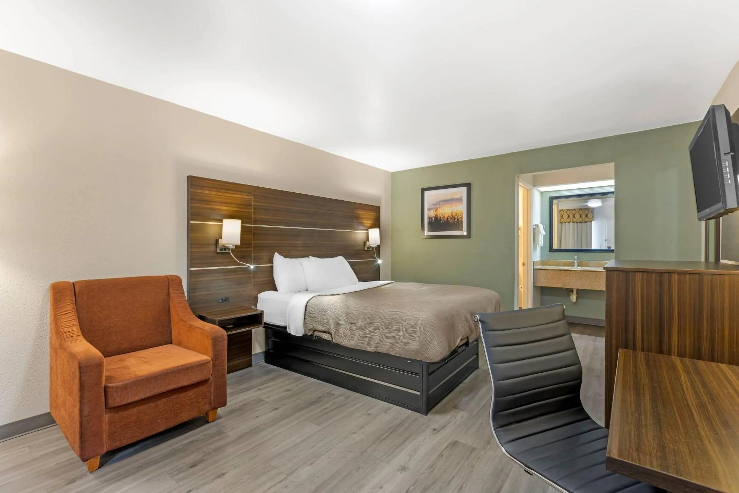 Bedroom, Bed in Quality Inn & Suites Orangeburg