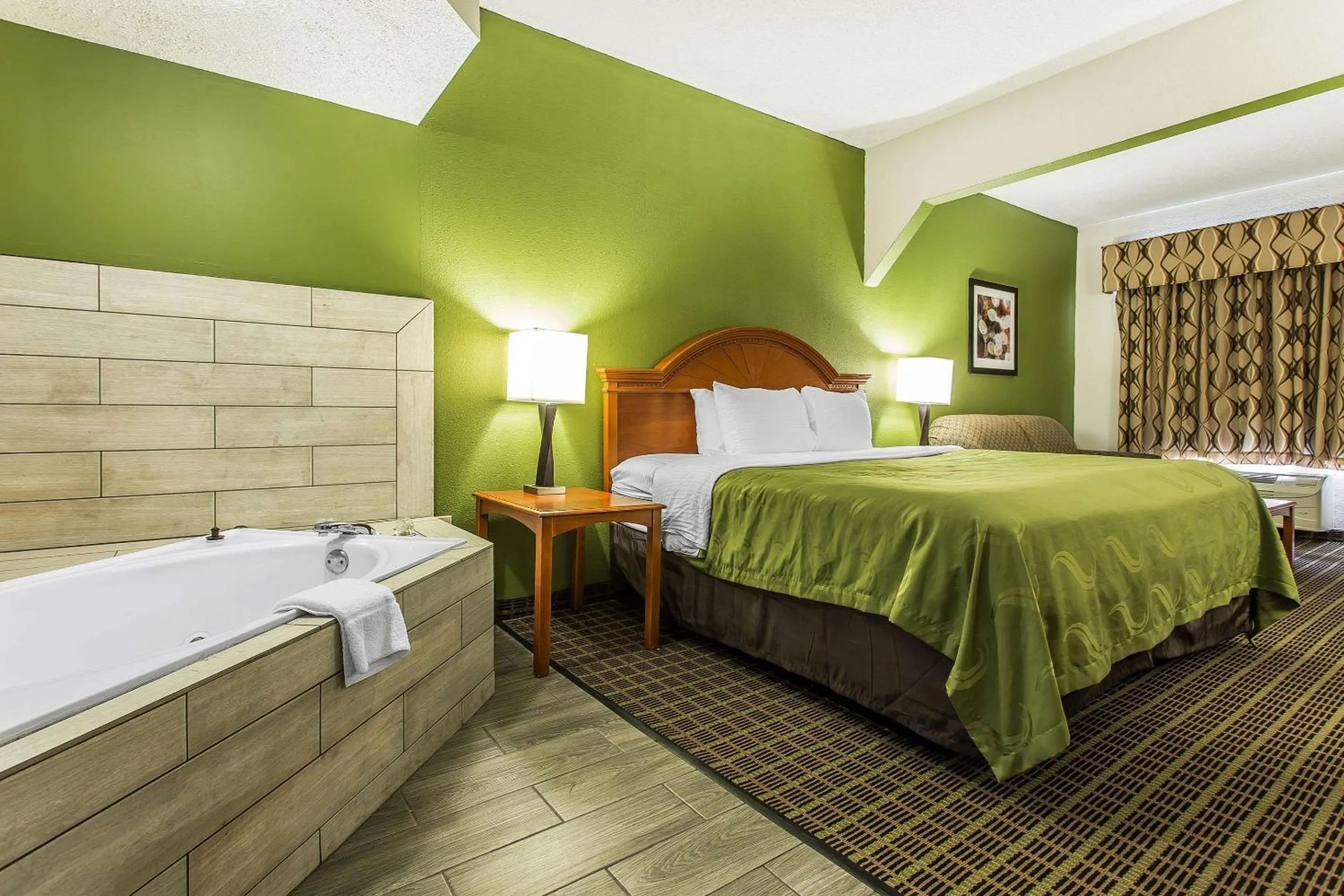 Photo of the whole room, Bed in Quality Inn & Suites Orangeburg