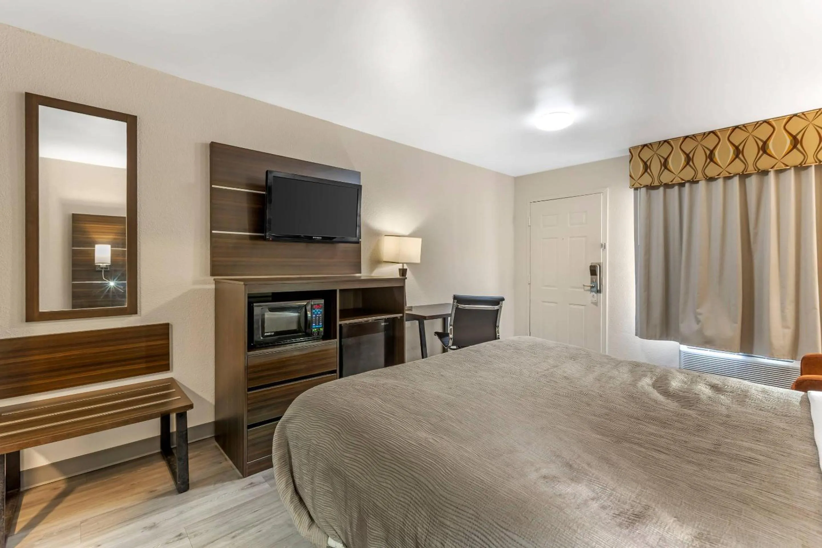 Bedroom, Bed in Quality Inn & Suites Orangeburg