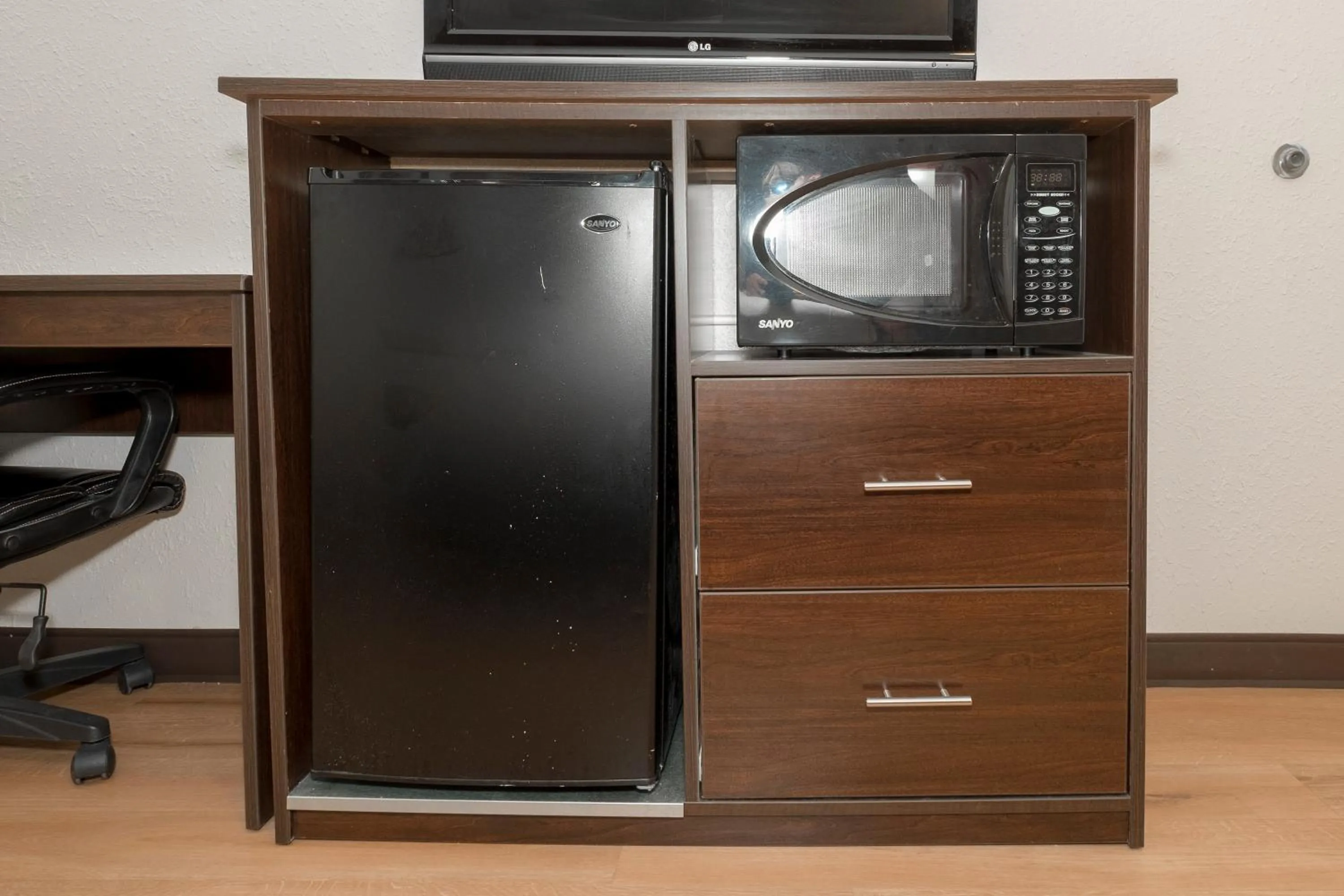 Photo of the whole room in Red Roof Inn Bishopville