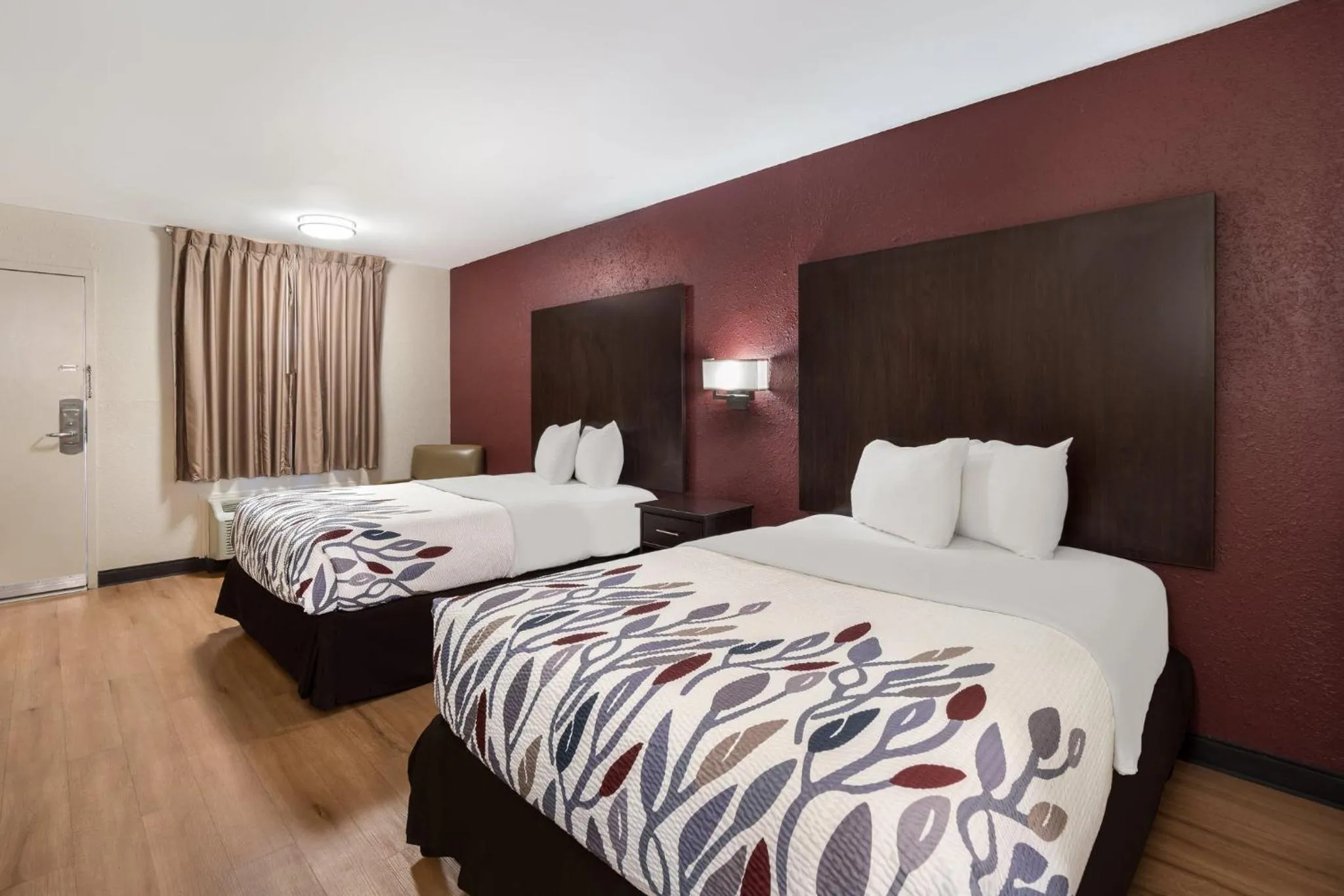 Photo of the whole room, Bed in Red Roof Inn Bishopville