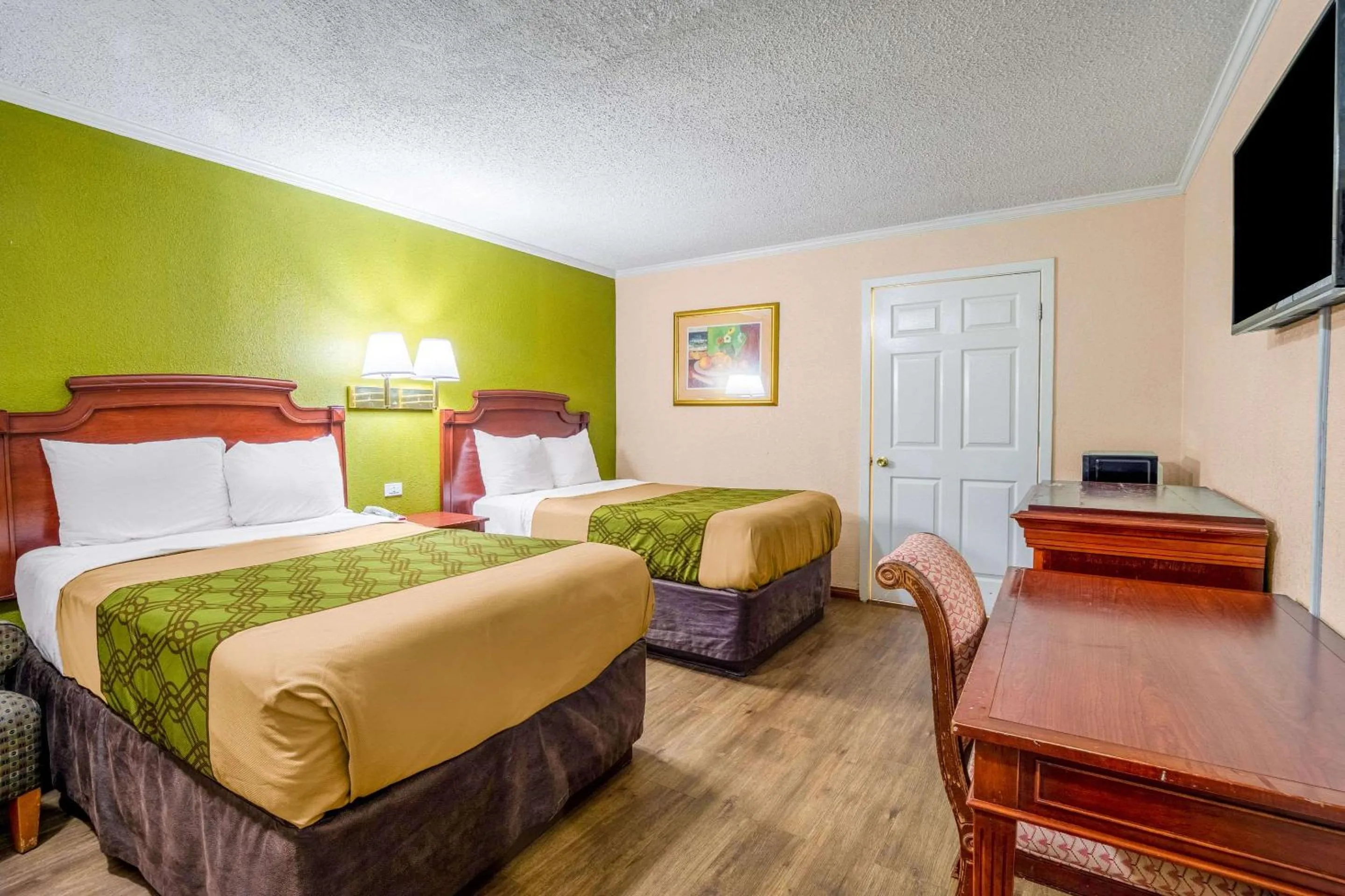 Bedroom, Bed in Rodeway Inn & Suites Fort Jackson