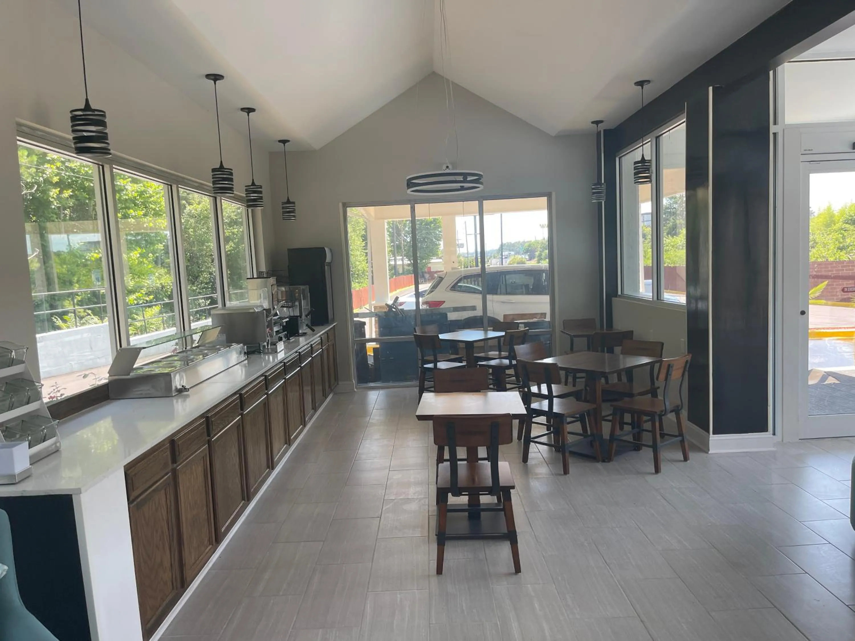 Dining area in Wingate By Wyndham Columbia Fort Jackson