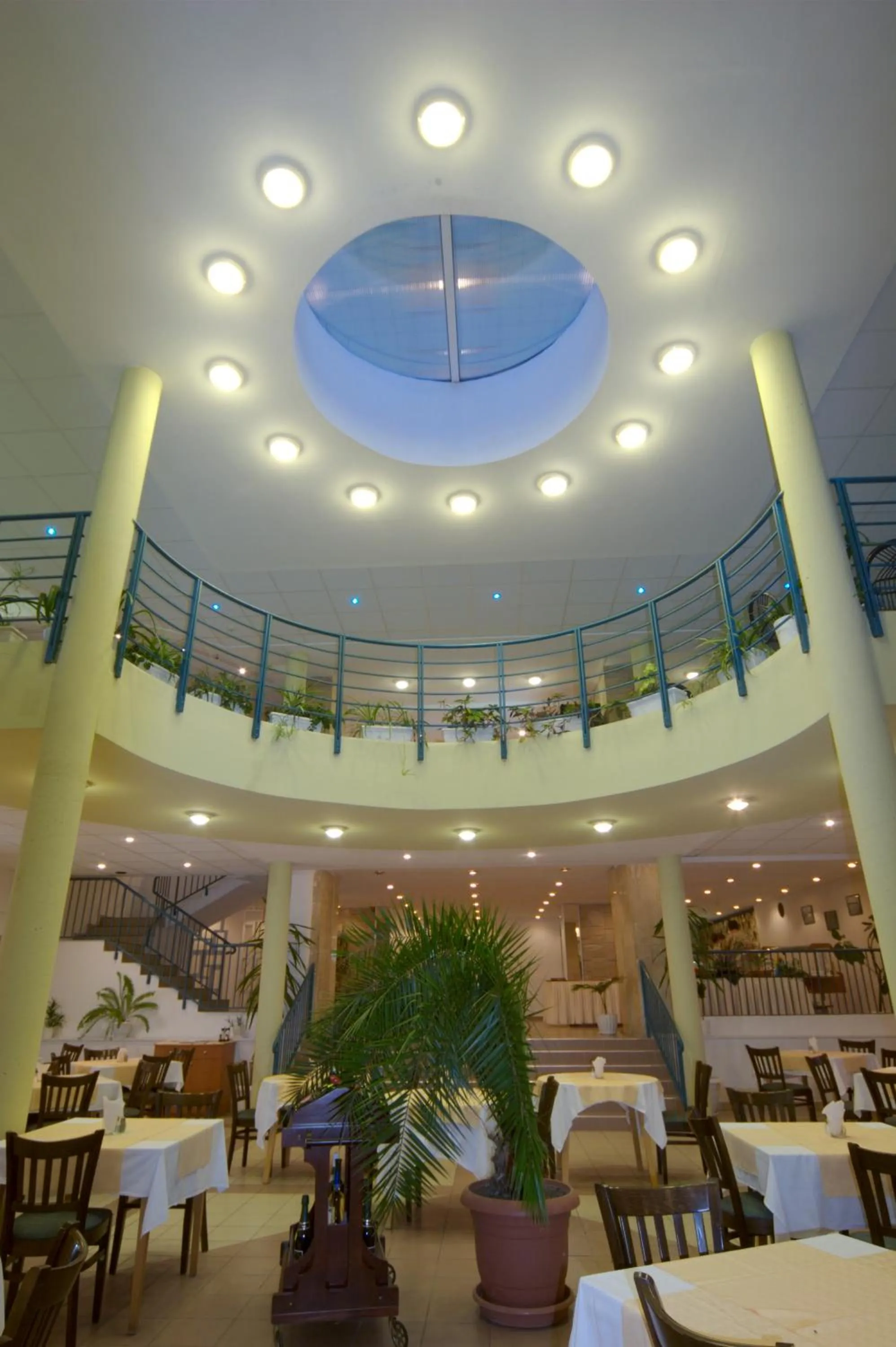 Restaurant/places to eat in Bonita Hotel