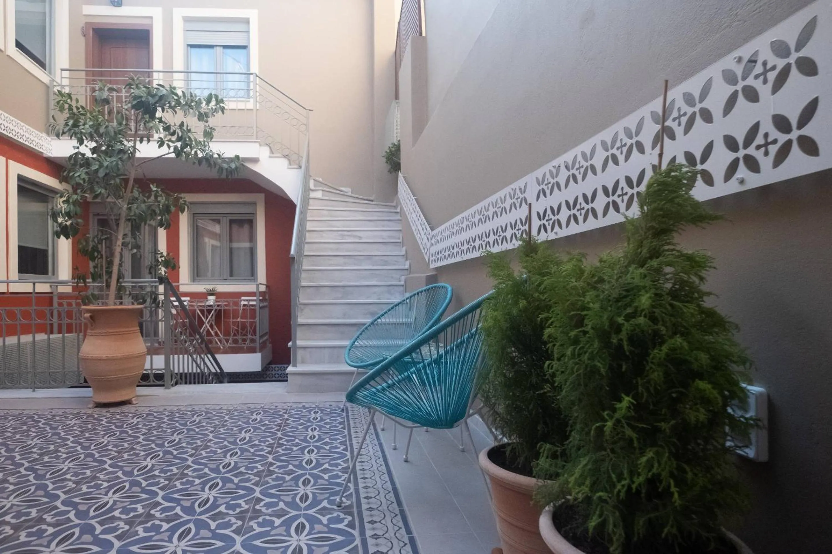 ATHENIAN YARD SUITES