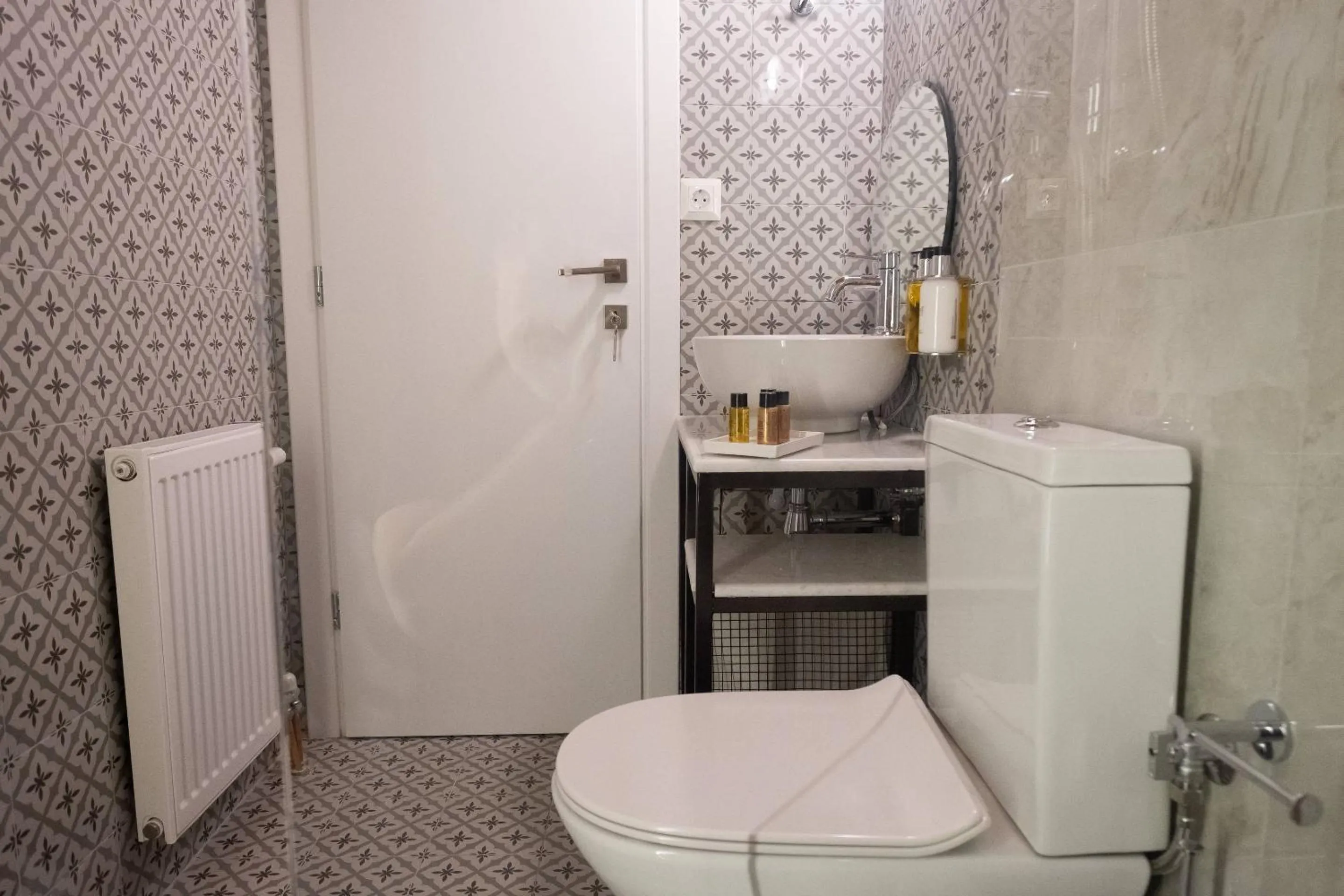 ATHENIAN YARD SUITES