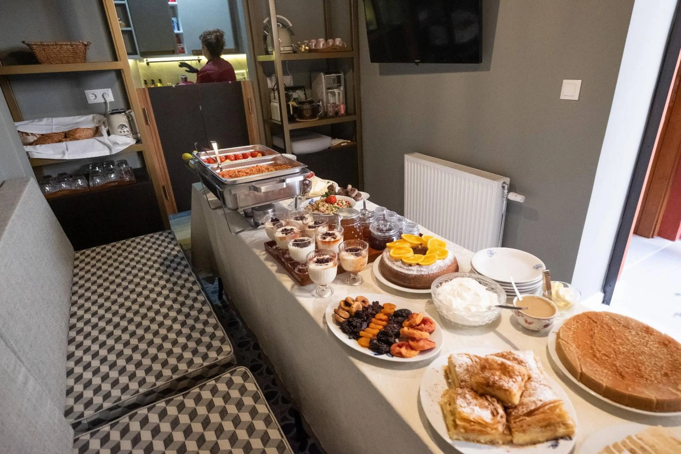 ATHENIAN YARD SUITES