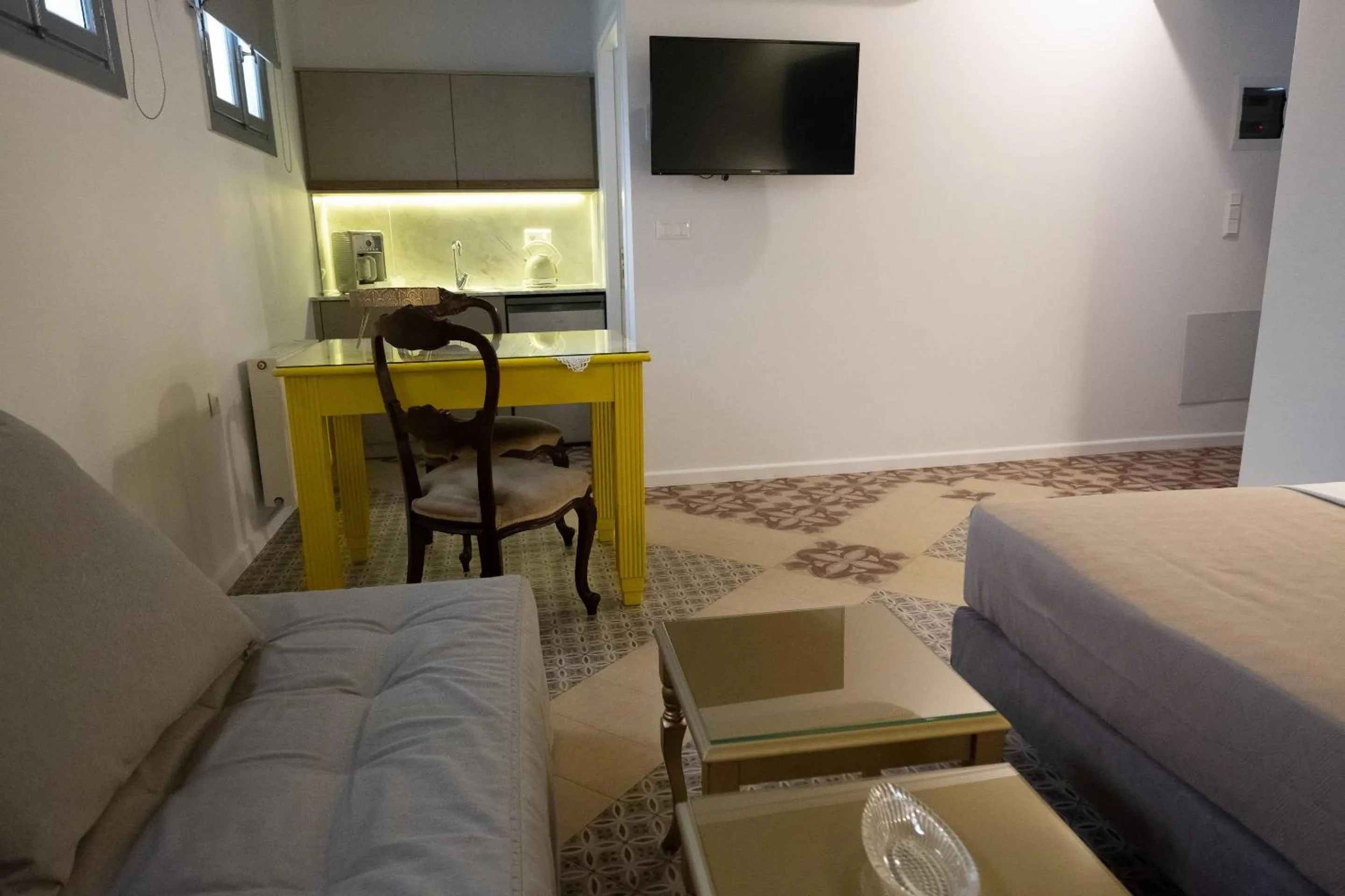 ATHENIAN YARD SUITES