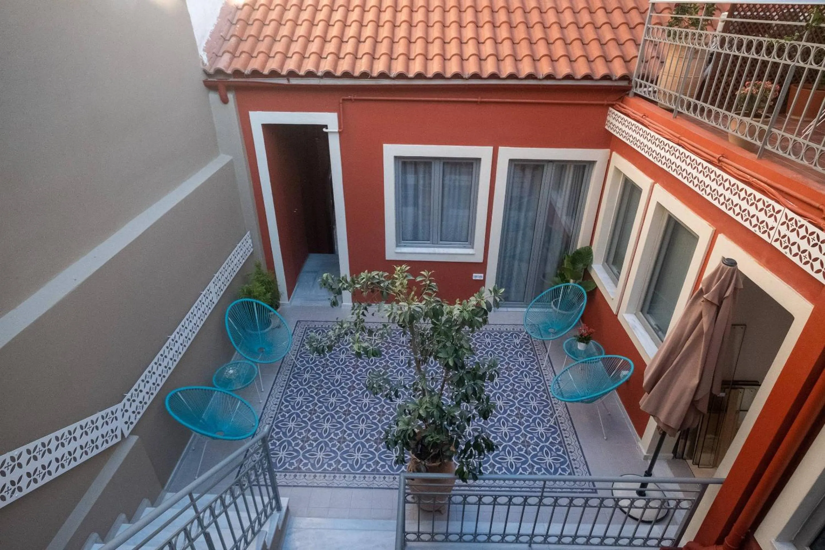 ATHENIAN YARD SUITES