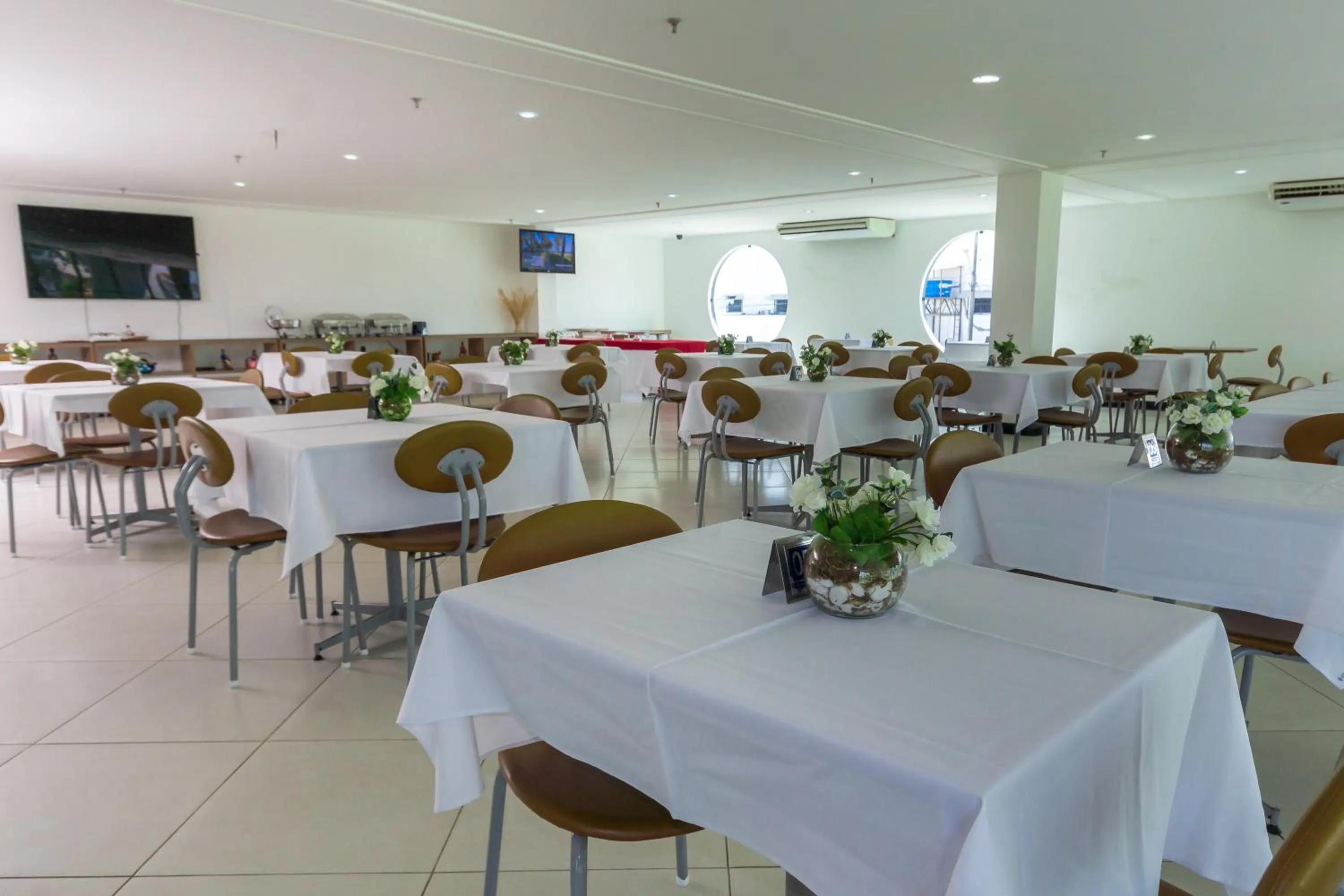 Restaurant/places to eat in Cambuci Hotel