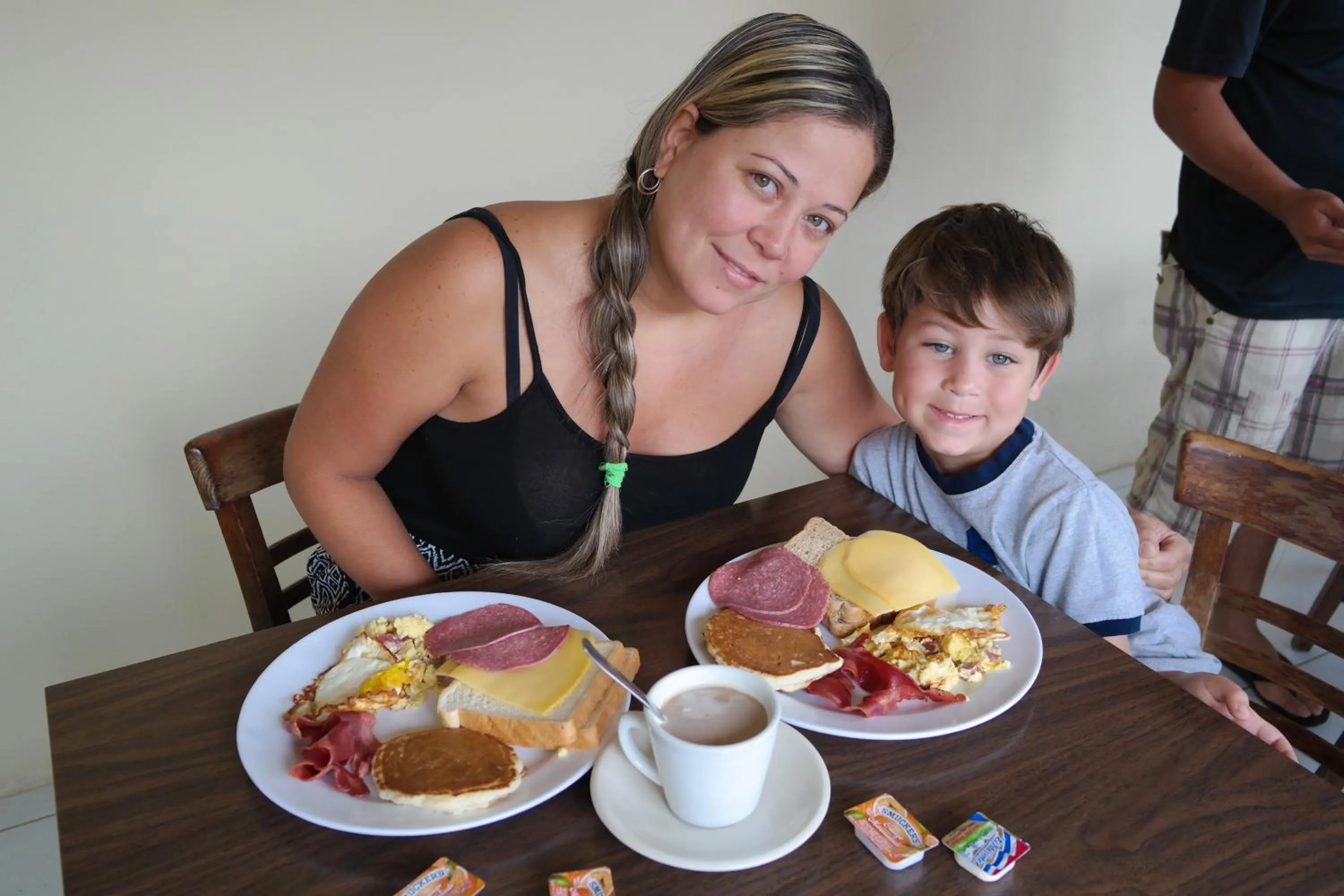 Restaurant/places to eat in Coconut Inn