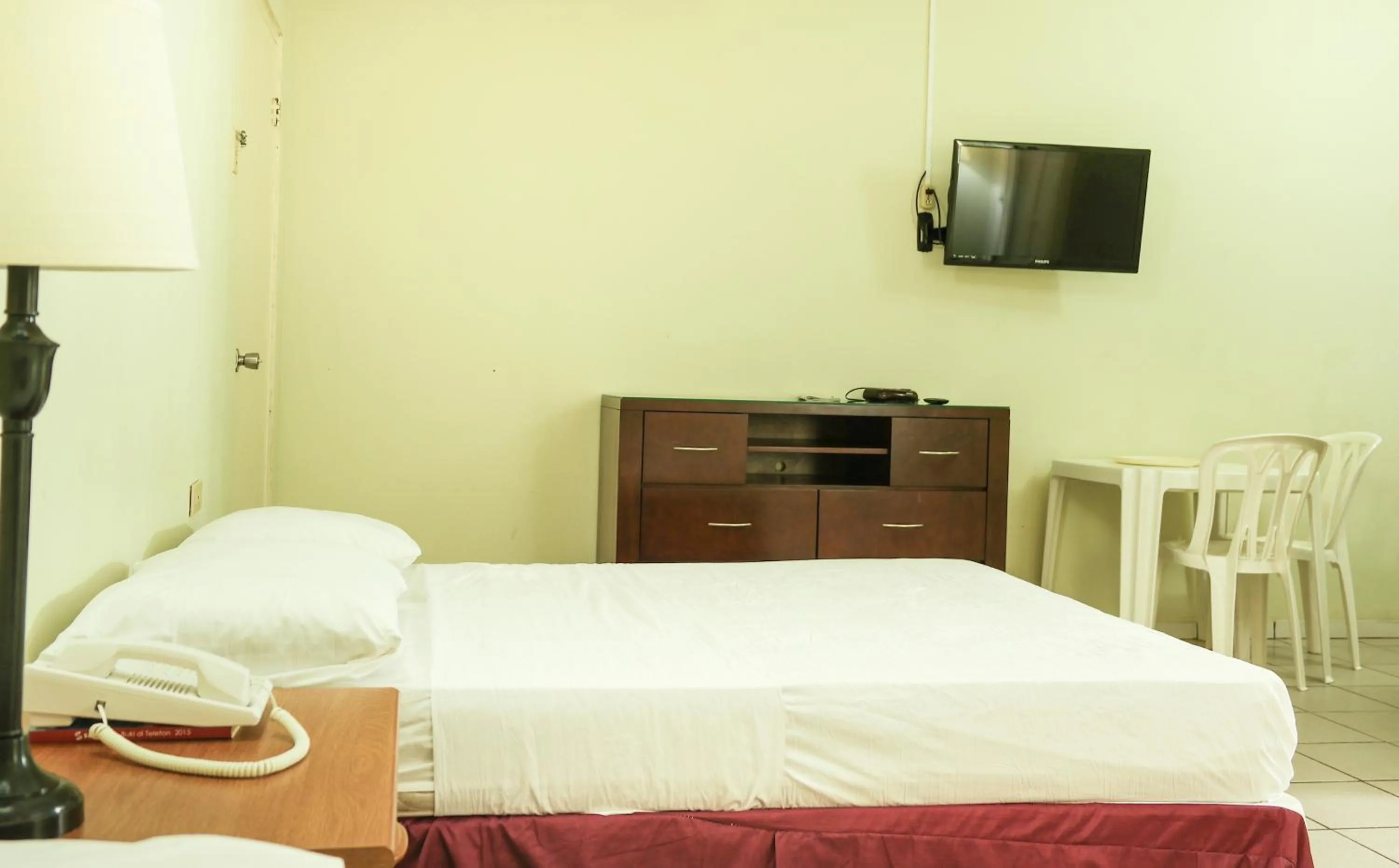 Photo of the whole room, Bed in Coconut Inn