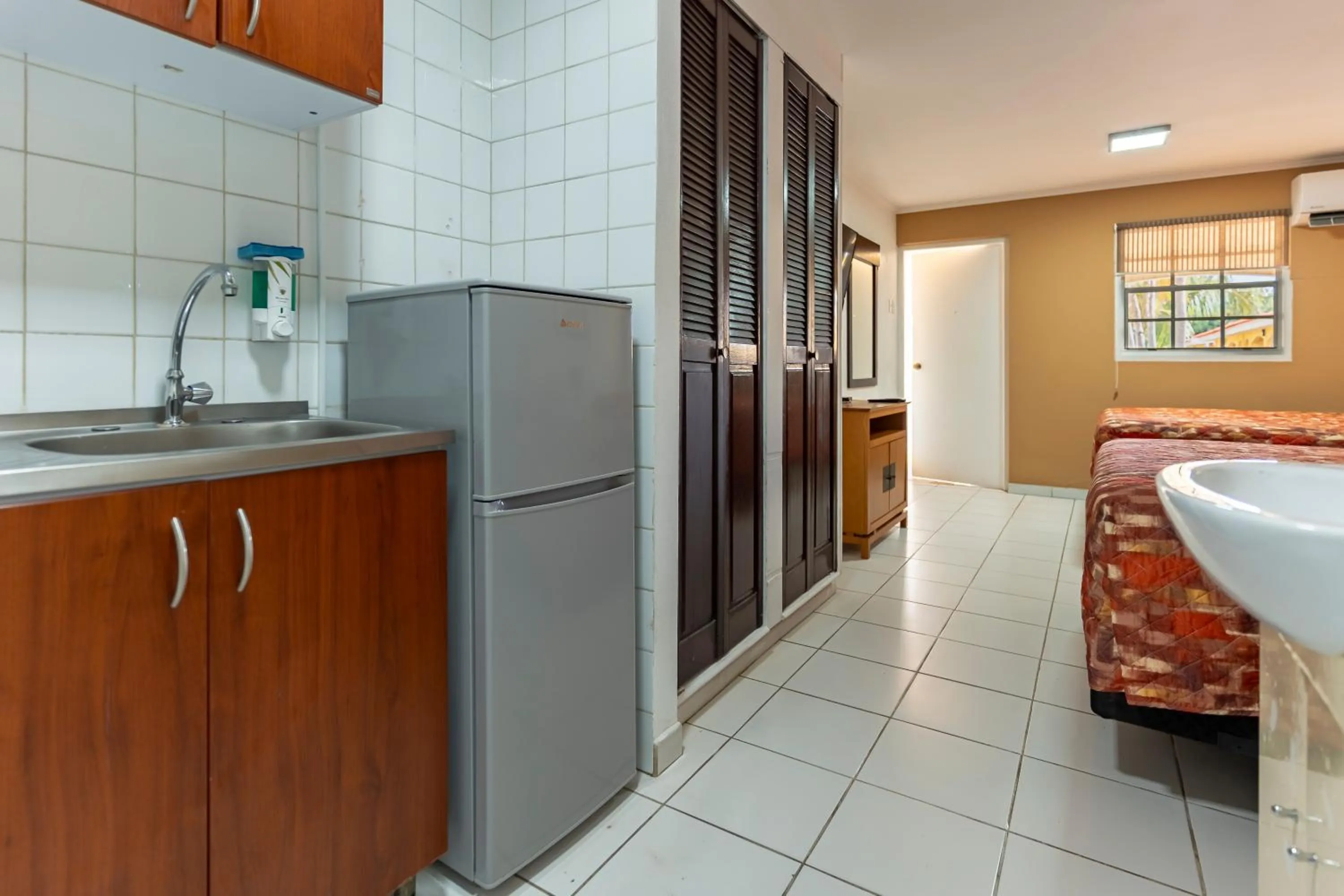 Kitchen or kitchenette, Bed in Coconut Inn