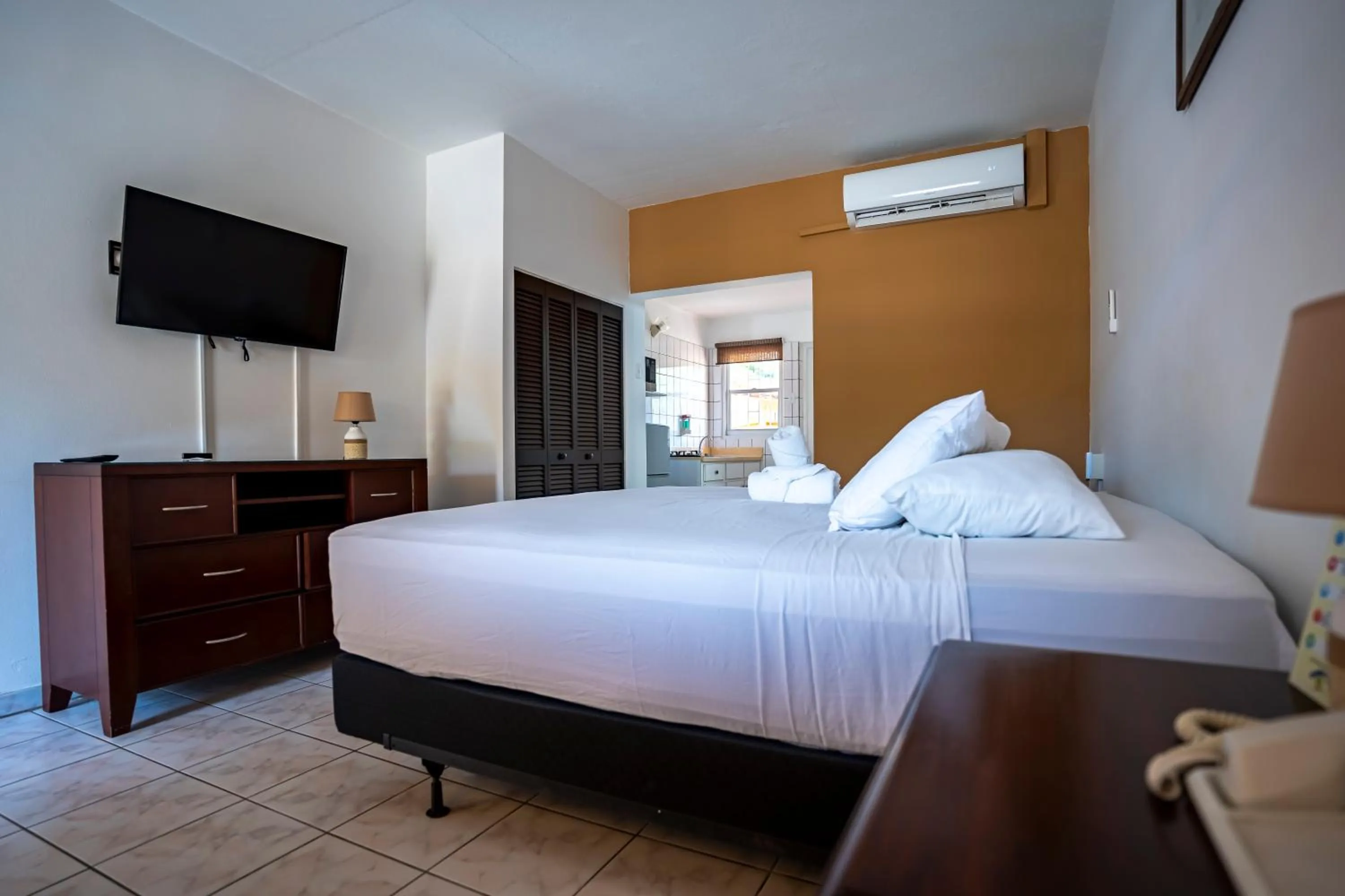 Photo of the whole room, Bed in Coconut Inn