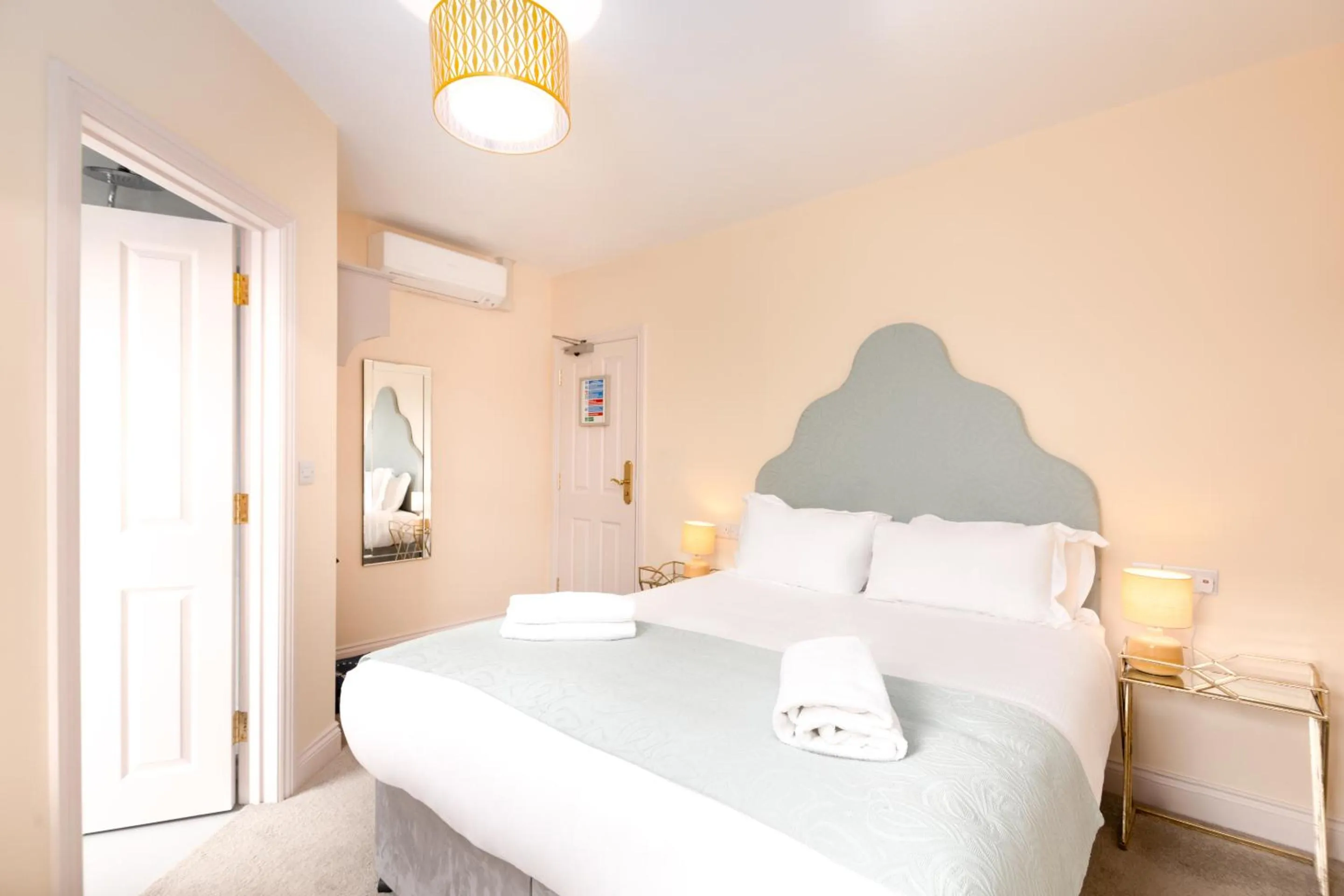 Bedroom, Bed in Caboose