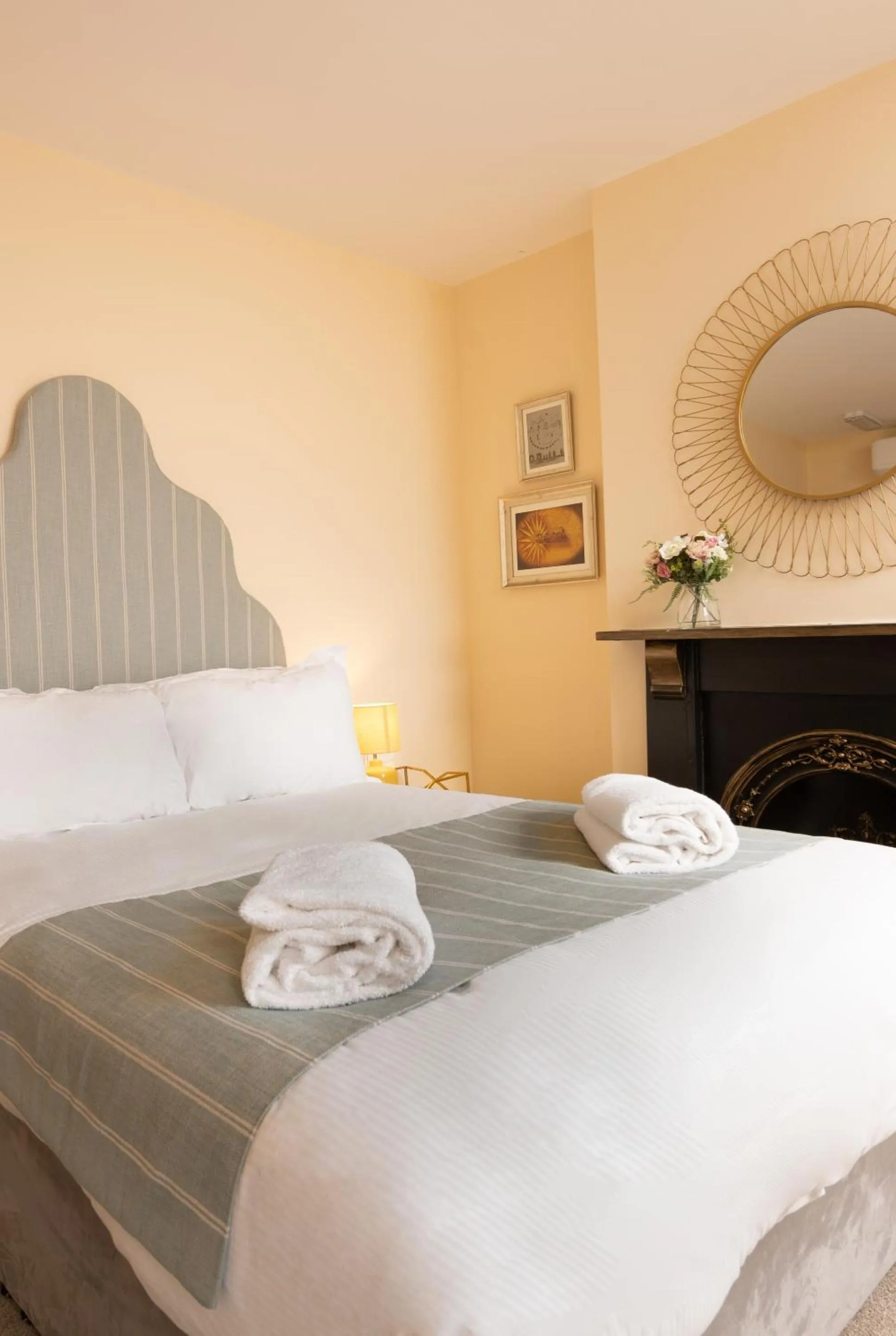 Bedroom, Bed in Caboose