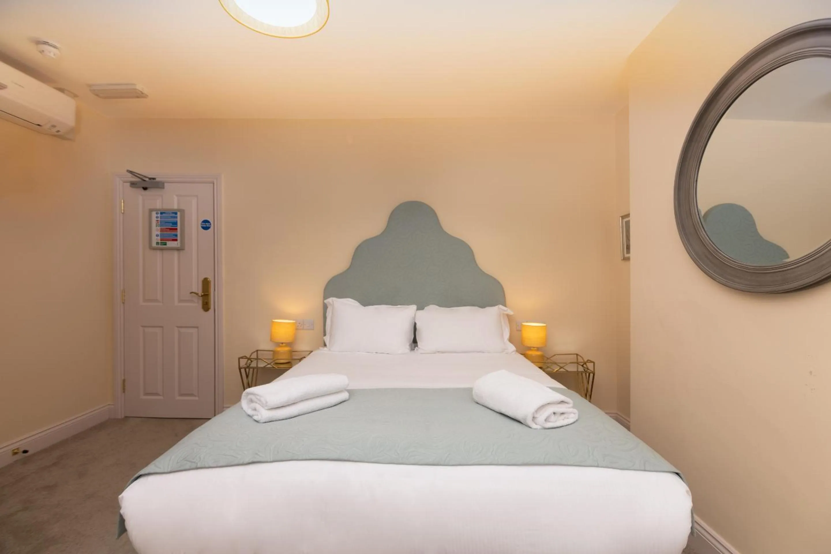 Bedroom, Bed in Caboose