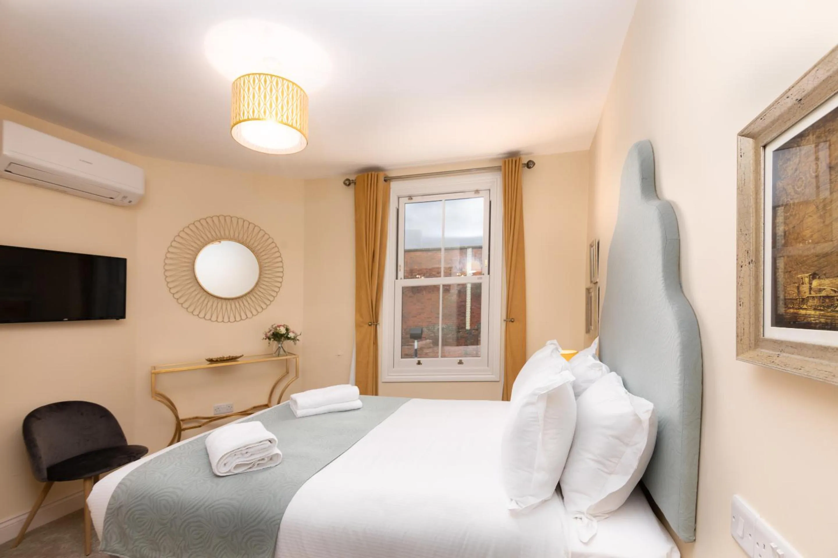 Bedroom, Bed in Caboose