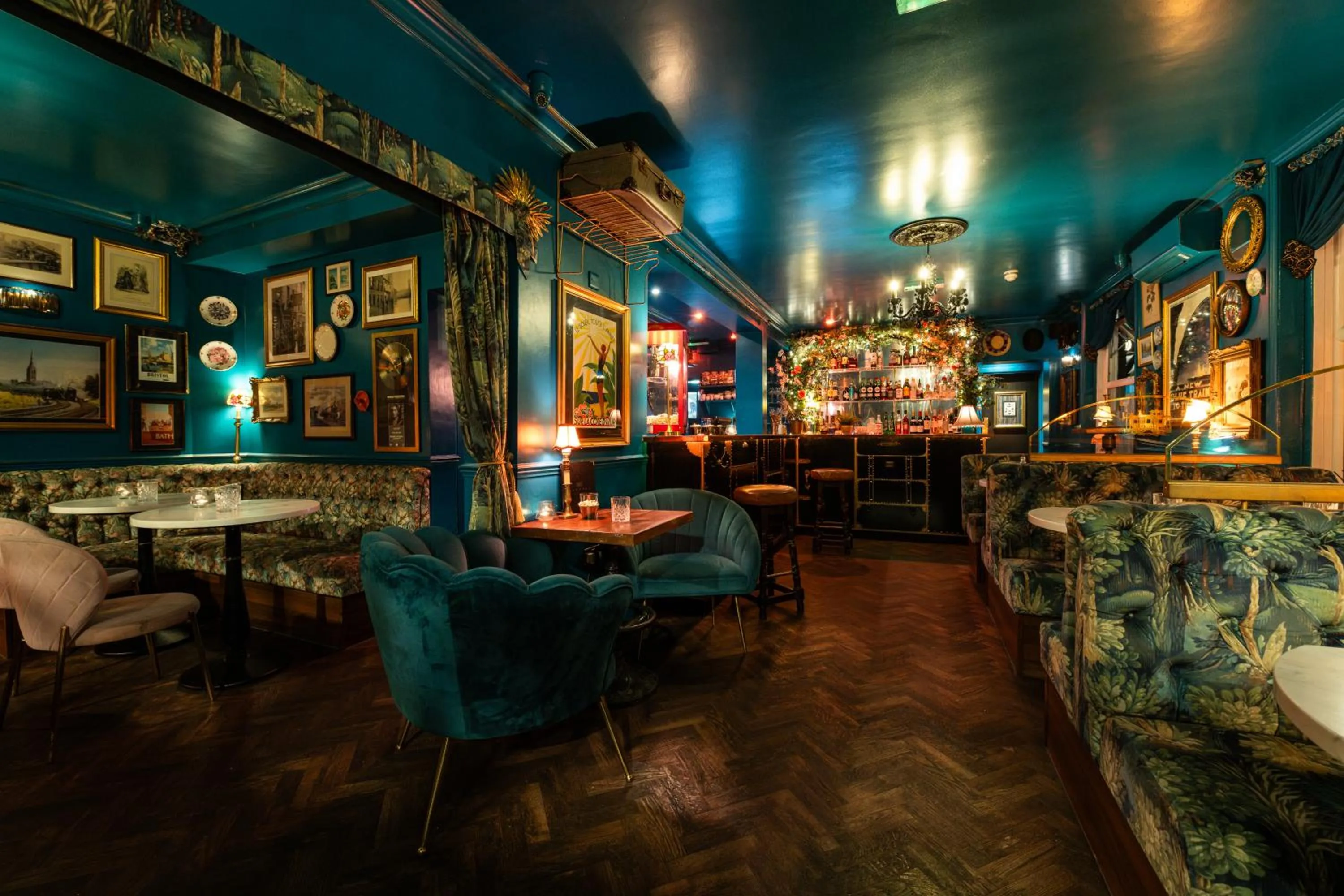 Lounge or bar in Caboose