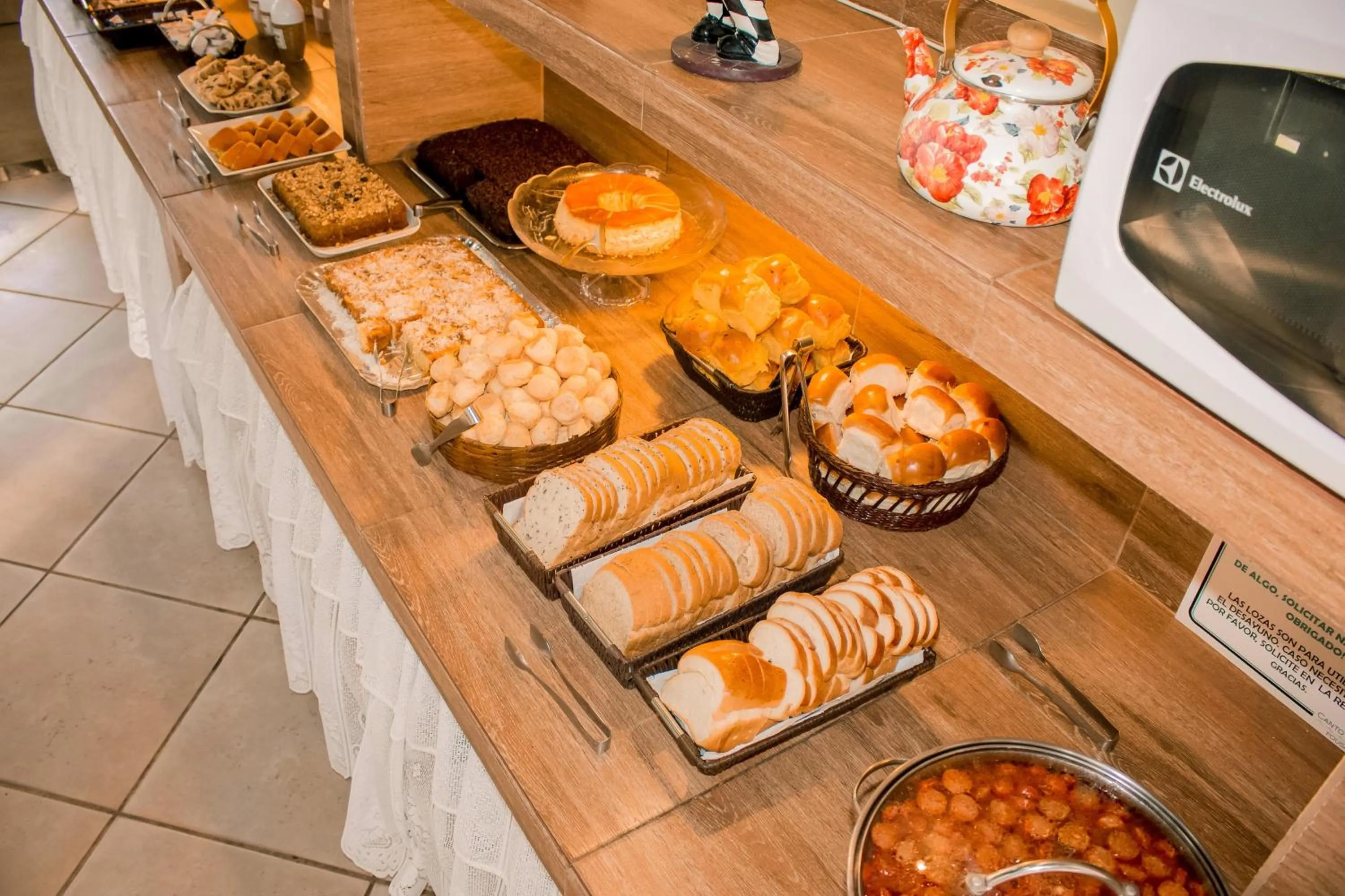 Buffet breakfast in Pousada Canto Grande
