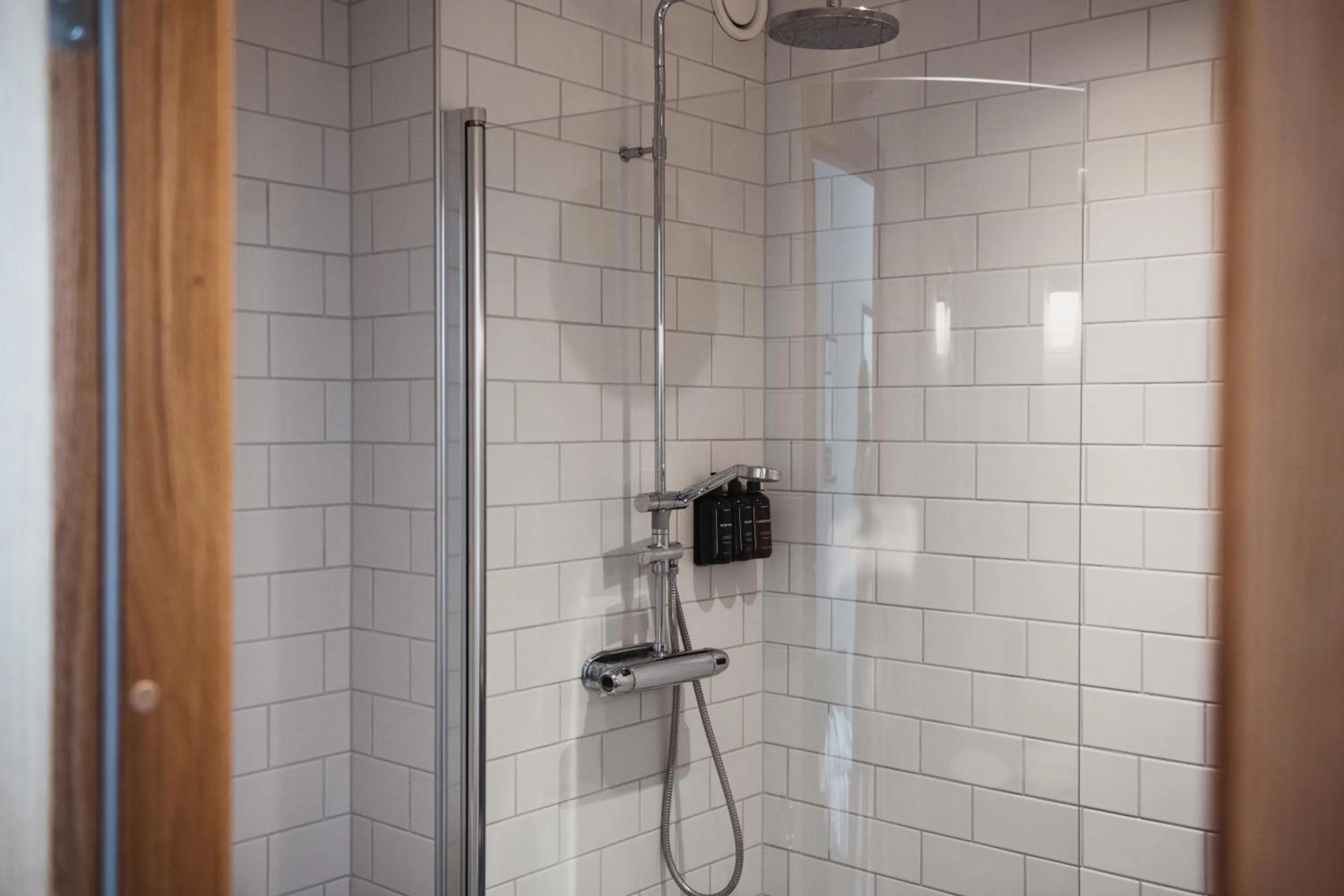 Shower in Home Hotel Magasinet