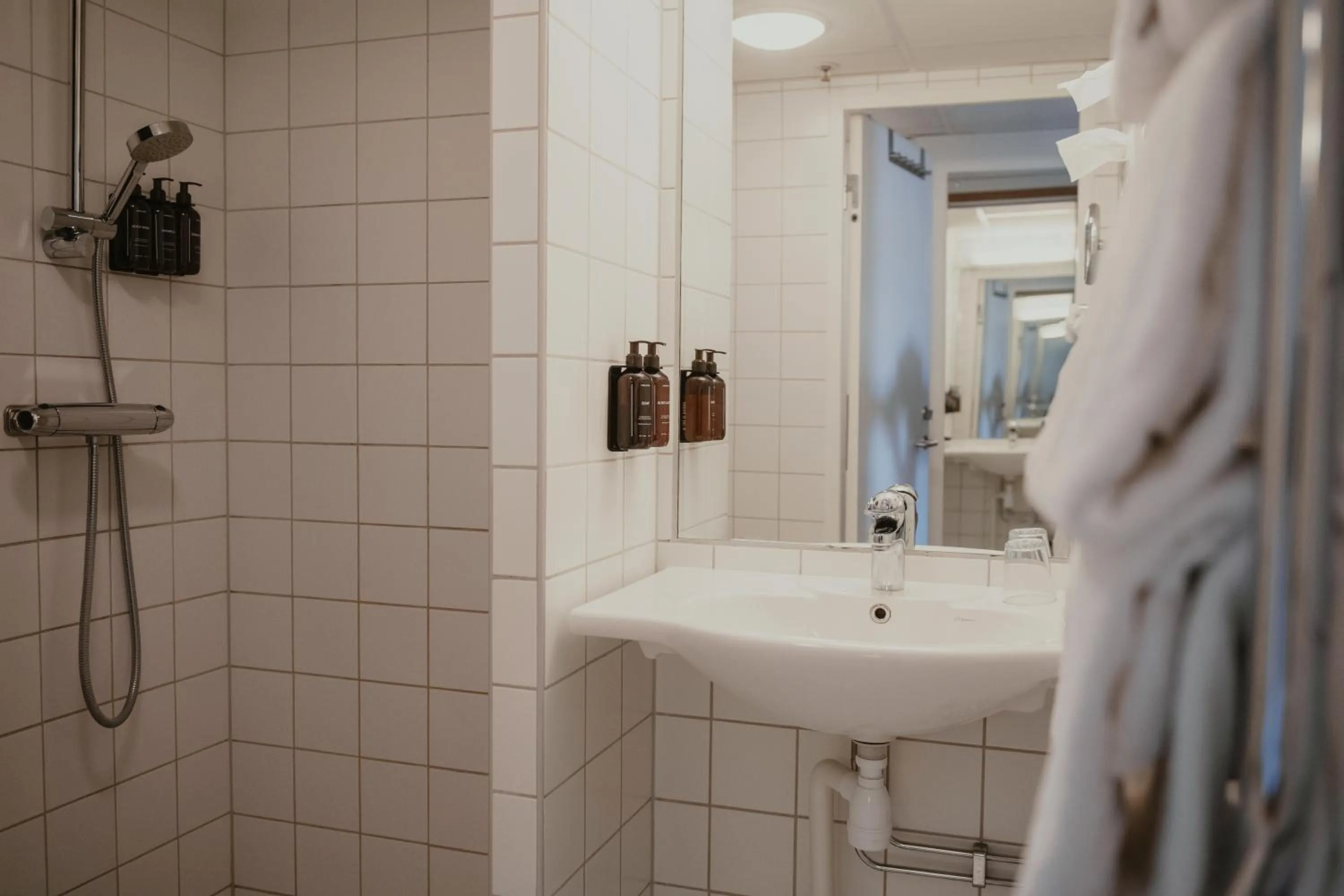Shower in Home Hotel Magasinet