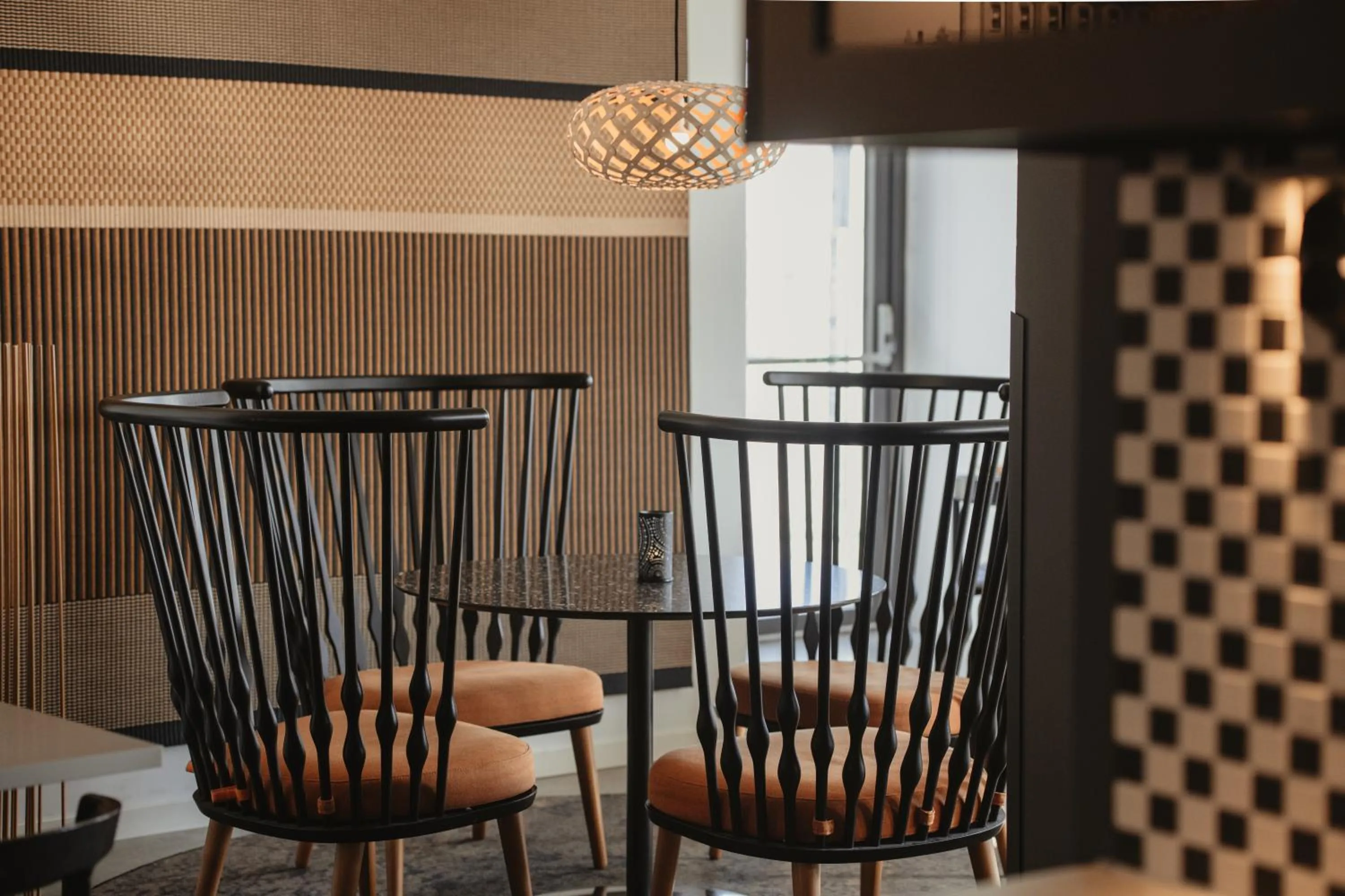 Restaurant/places to eat in Home Hotel Magasinet