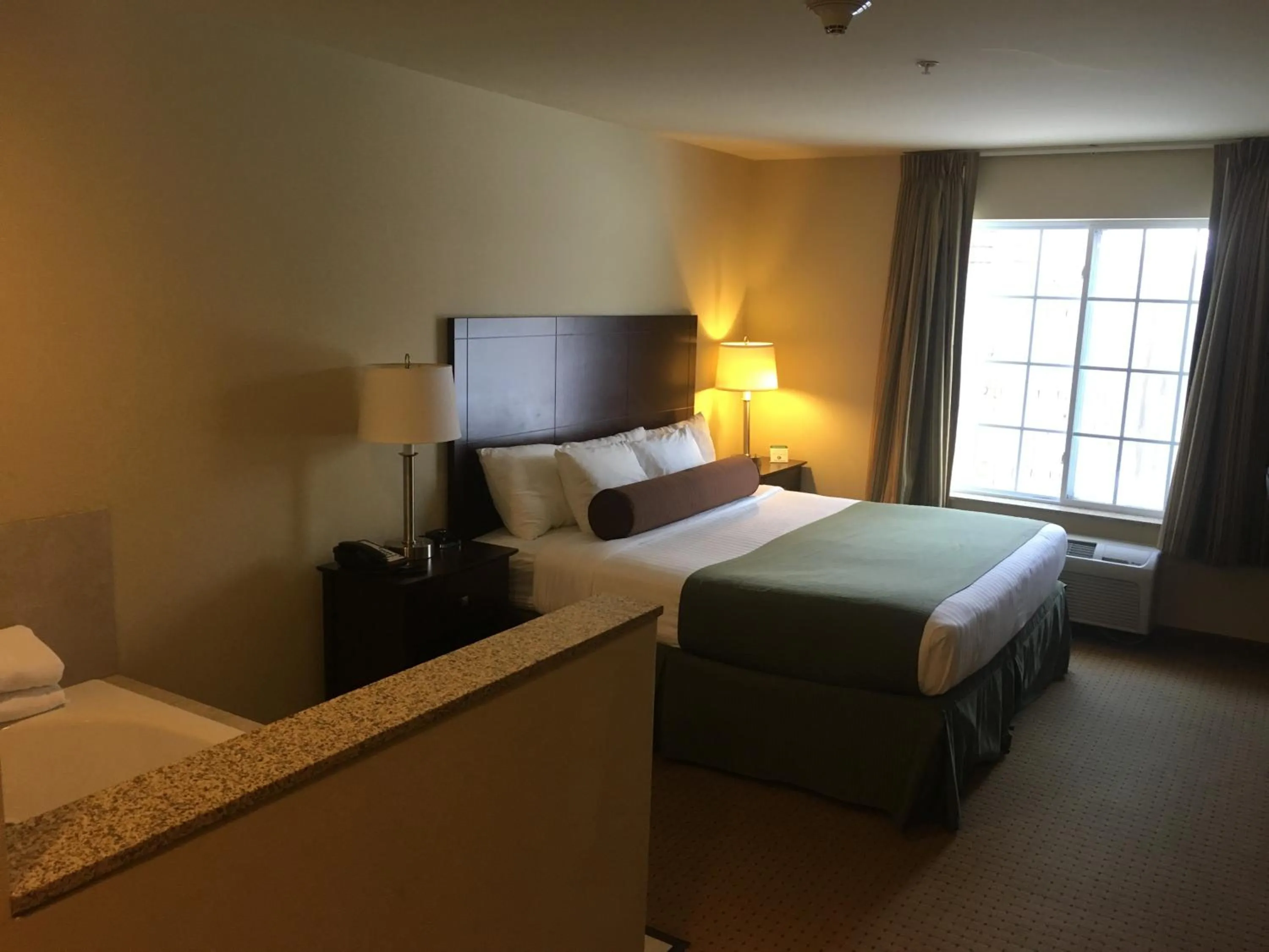 Photo of the whole room, Bed in Cobblestone Inn & Suites - Durand