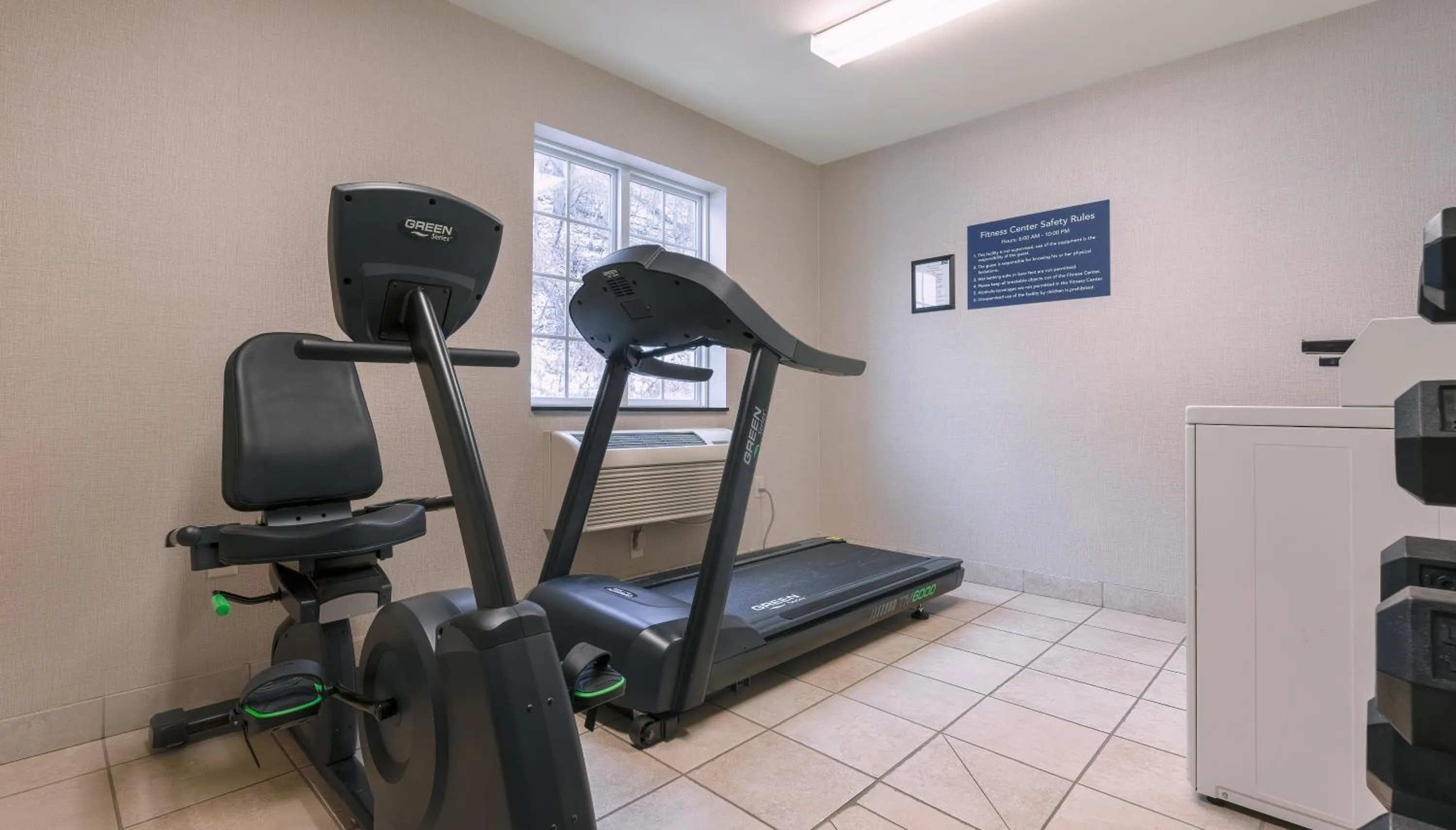 Fitness centre/facilities in Cobblestone Inn & Suites - Durand