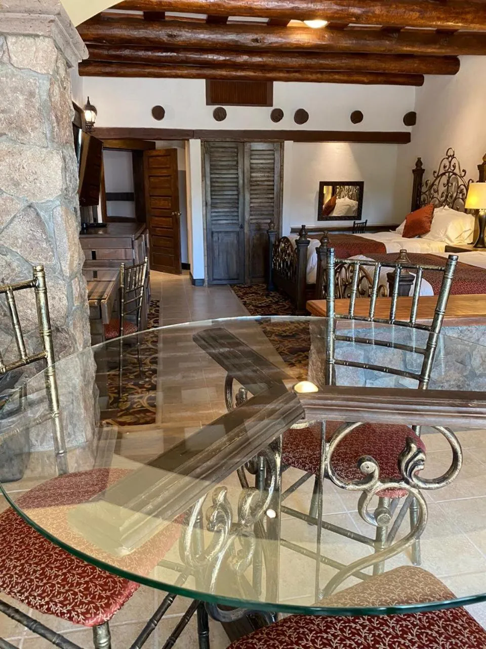 Photo of the whole room in Hotel Quinta Mision