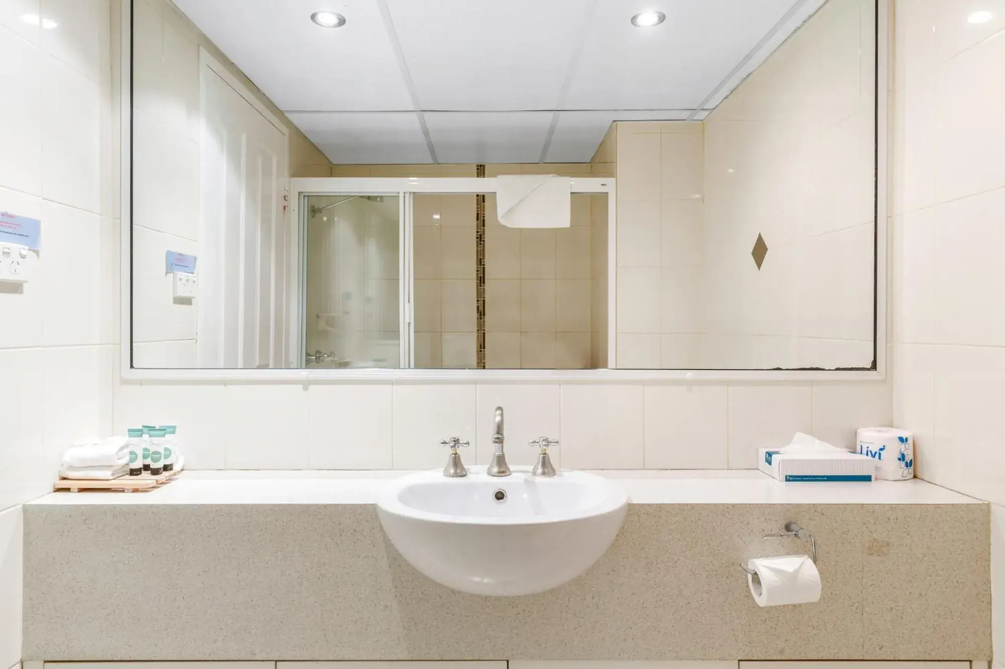 Standard Queen Room in Bayview Tower Standard Queen Room in Bayview Tower